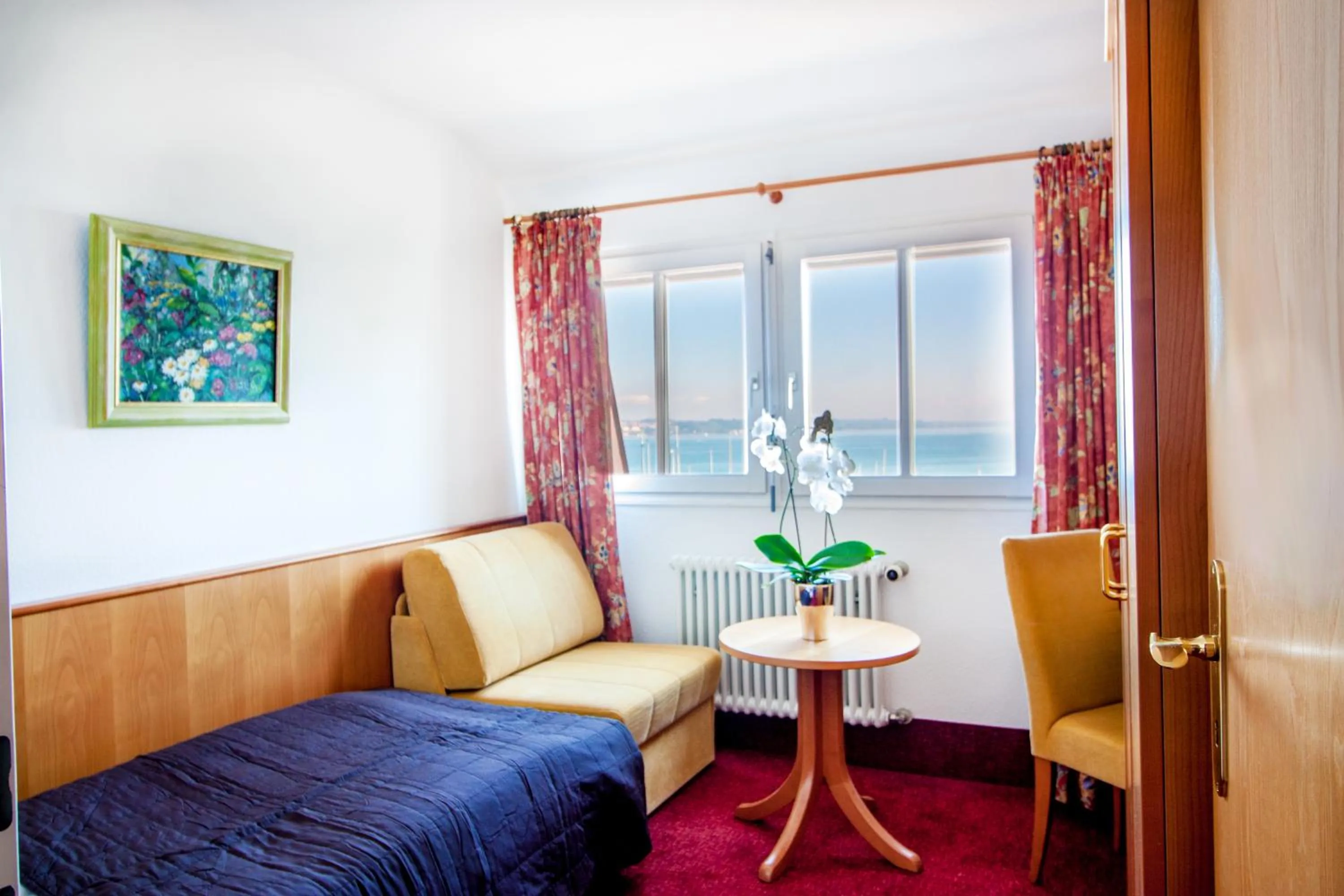 Bedroom, Bed in Hotel Schiff am See