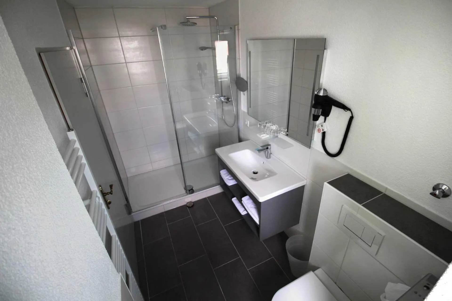 Shower in Hotel Schiff am See