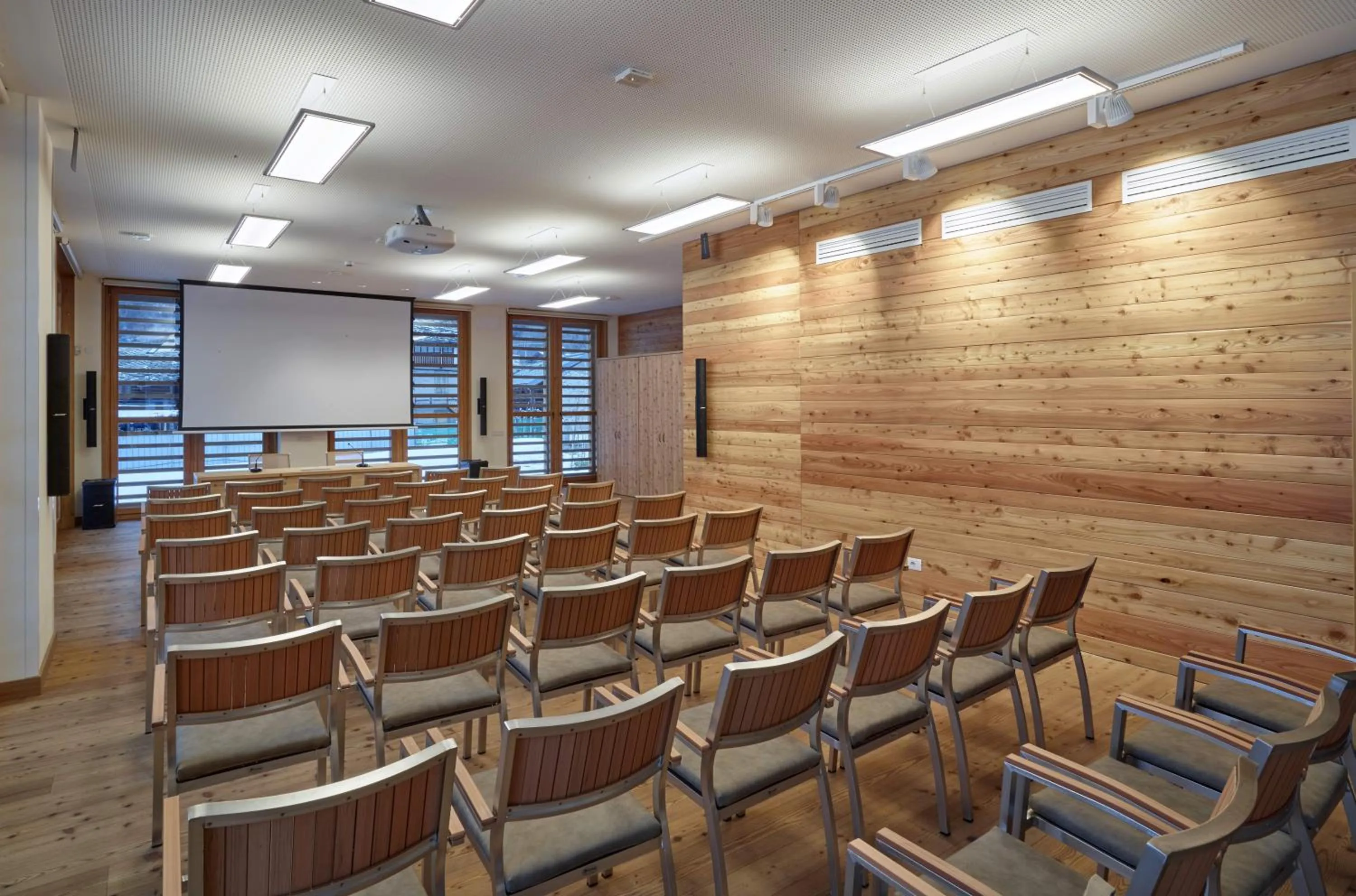 Communal lounge/ TV room in Alagna Mountain Resort & SPA