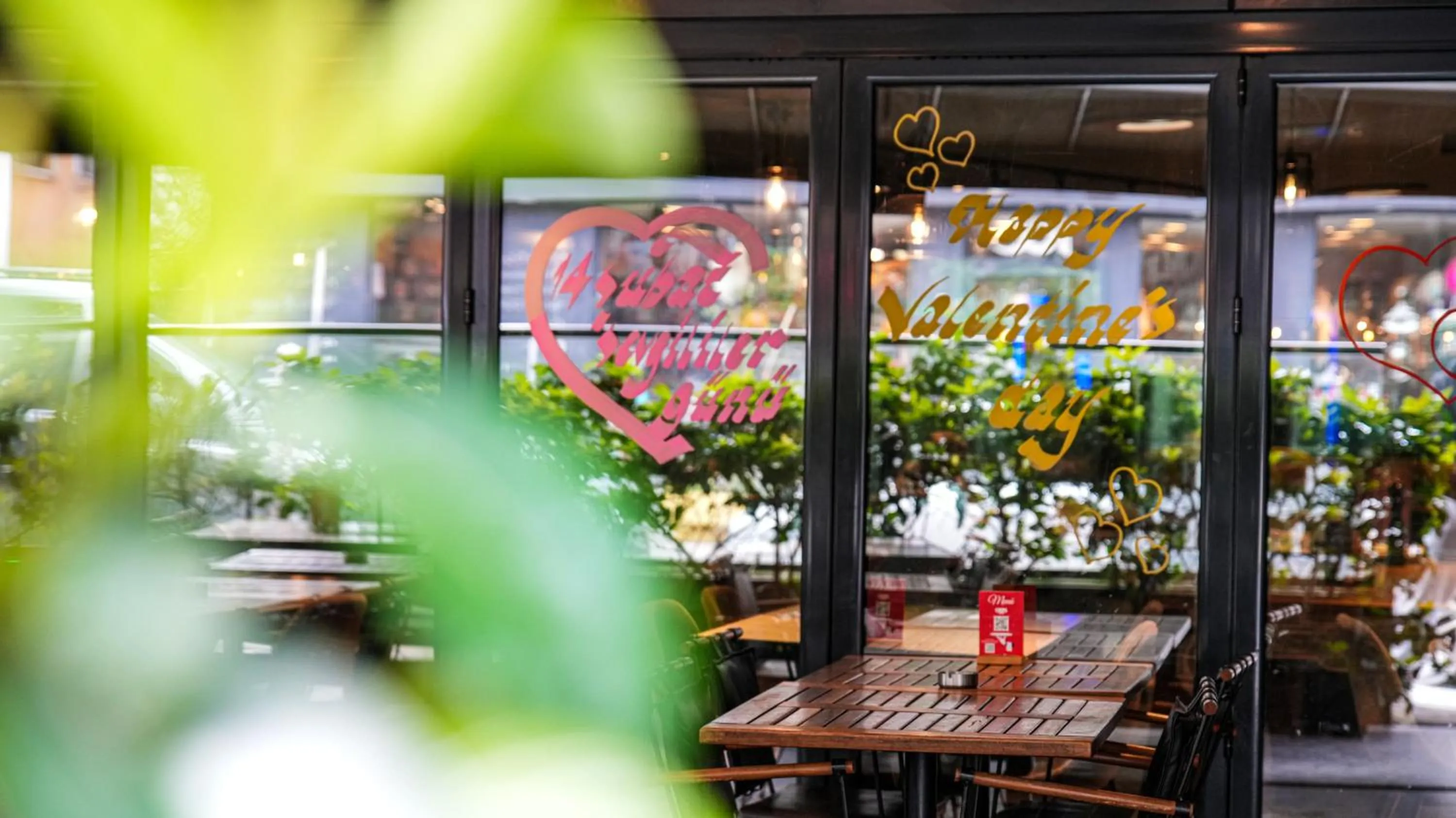 Restaurant/places to eat in Milord Hotel