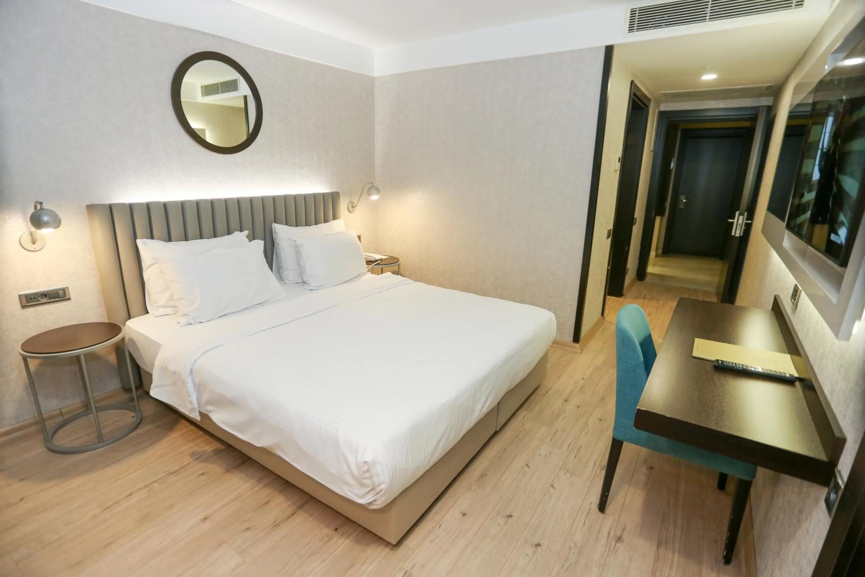 Photo of the whole room, Bed in Milord Hotel