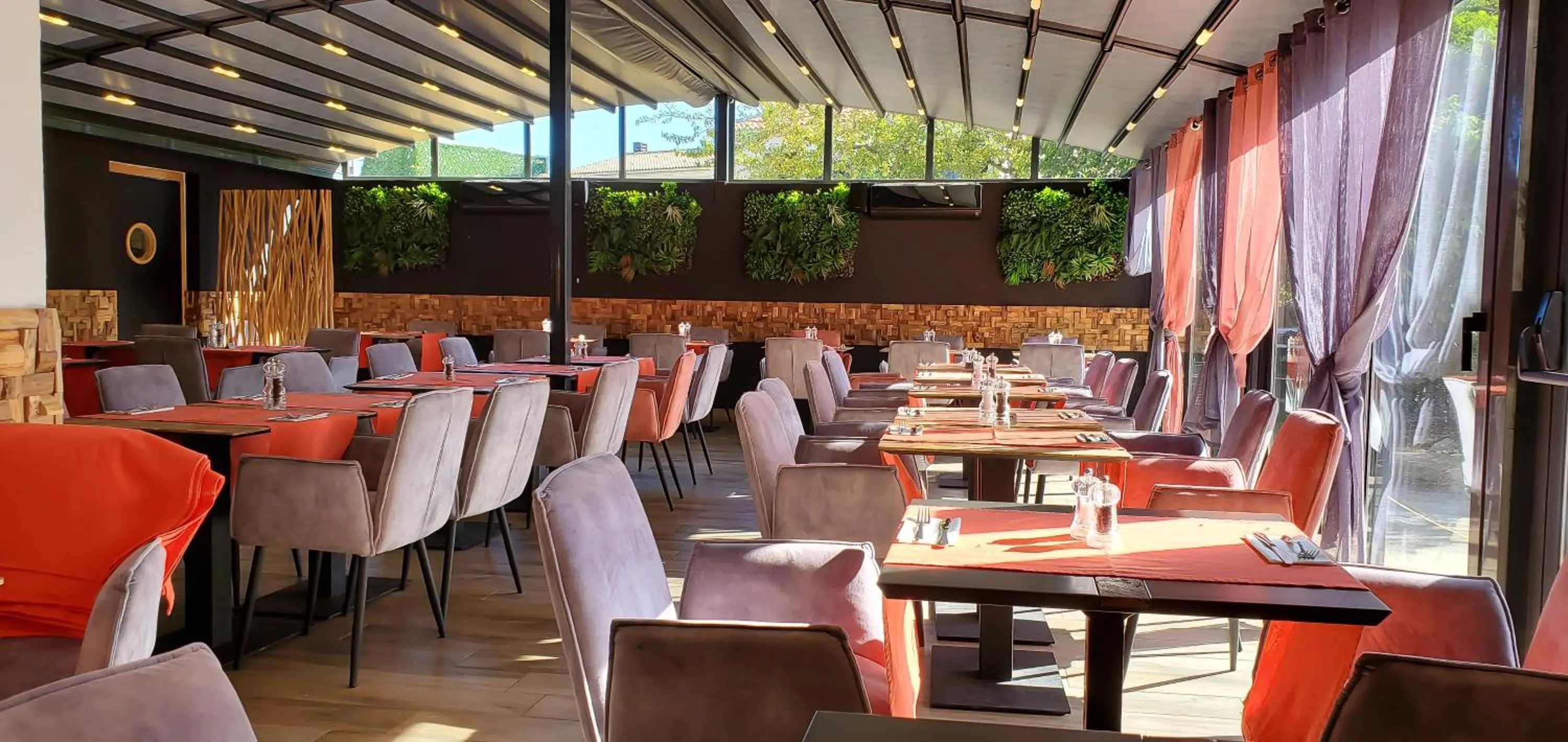 Restaurant/places to eat in Hôtel Restaurant Atrachjata