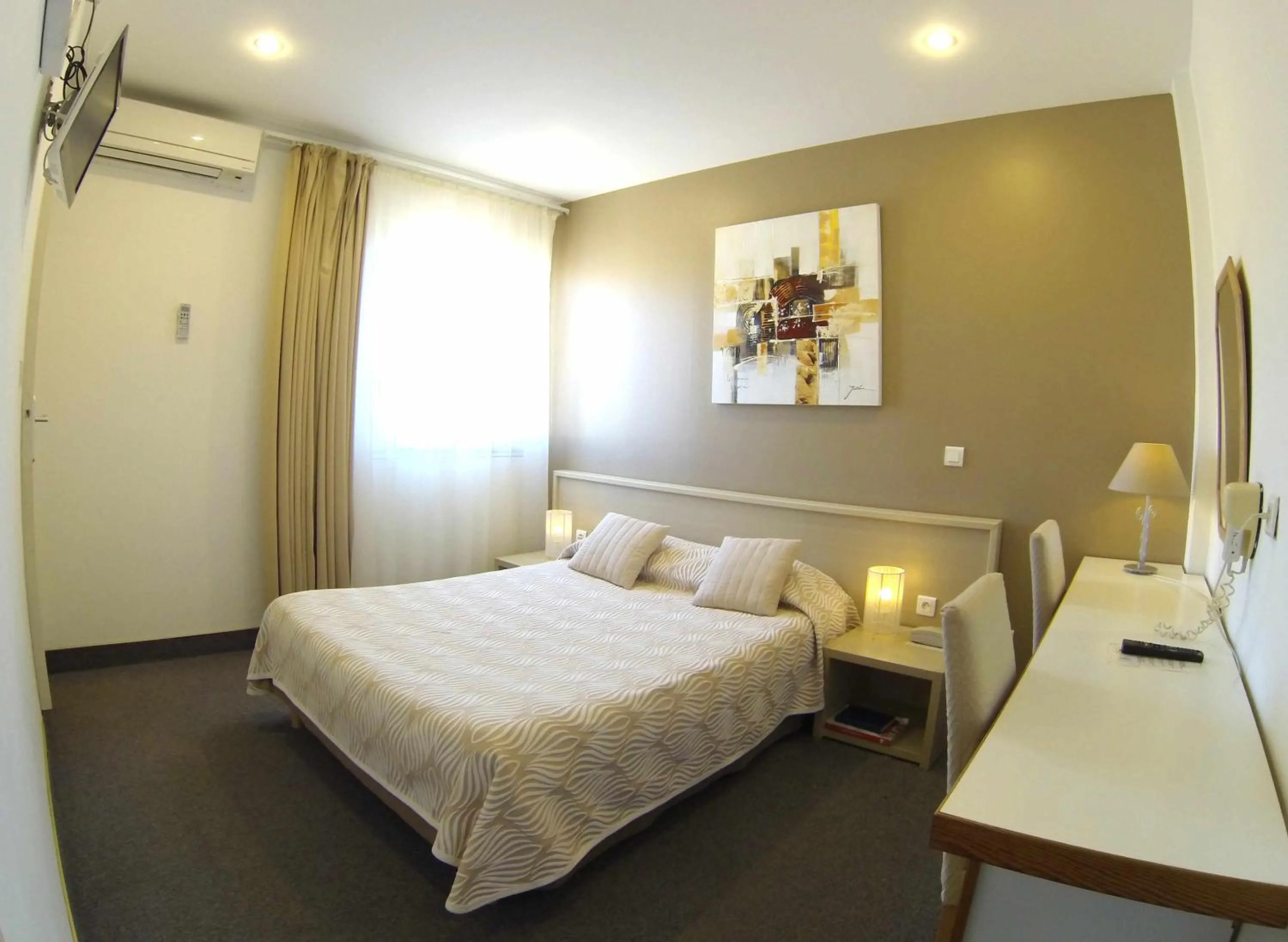 Day, Bed in Hôtel Restaurant L' Empereur