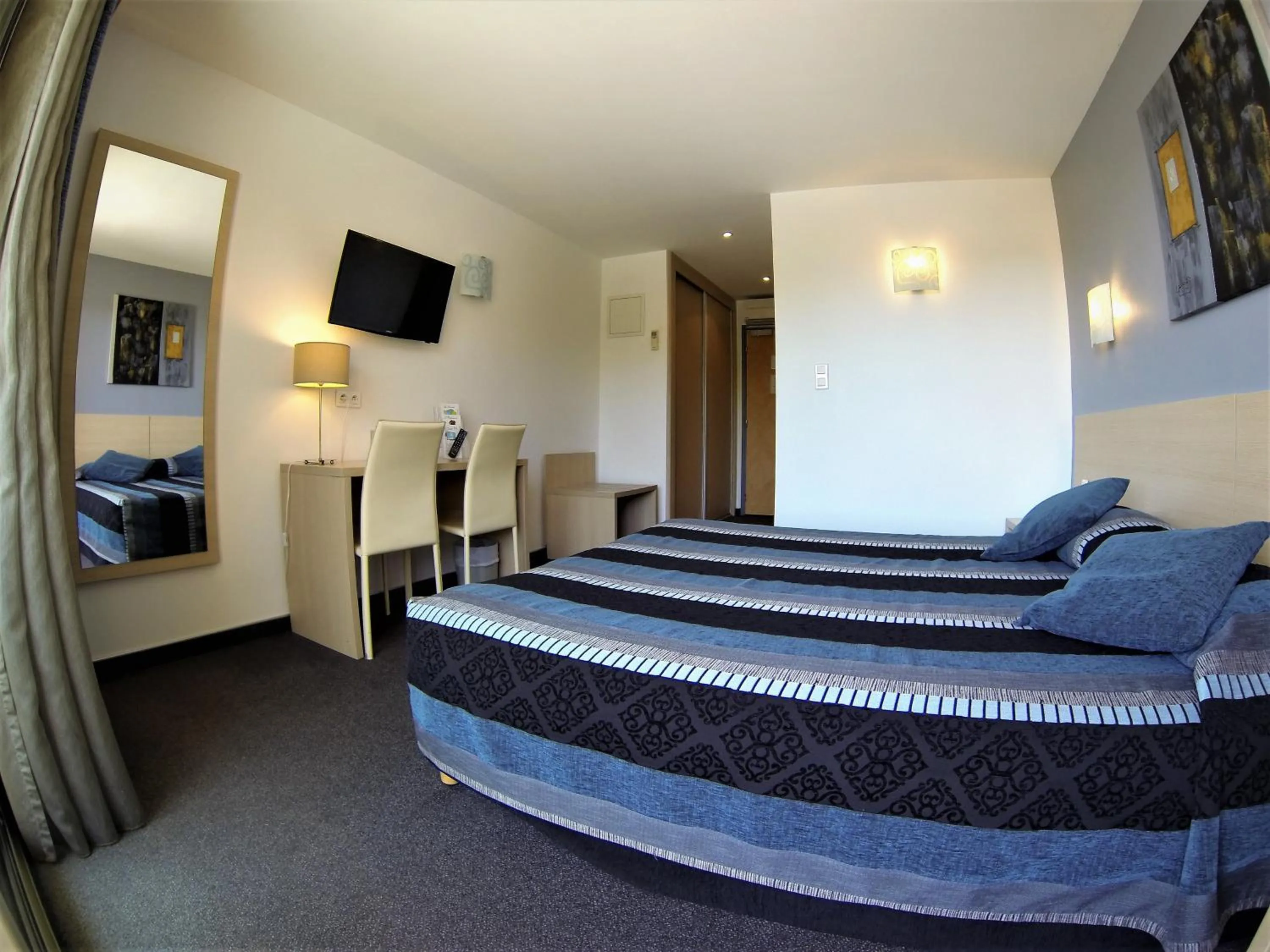 Bed in Hôtel Restaurant L' Empereur