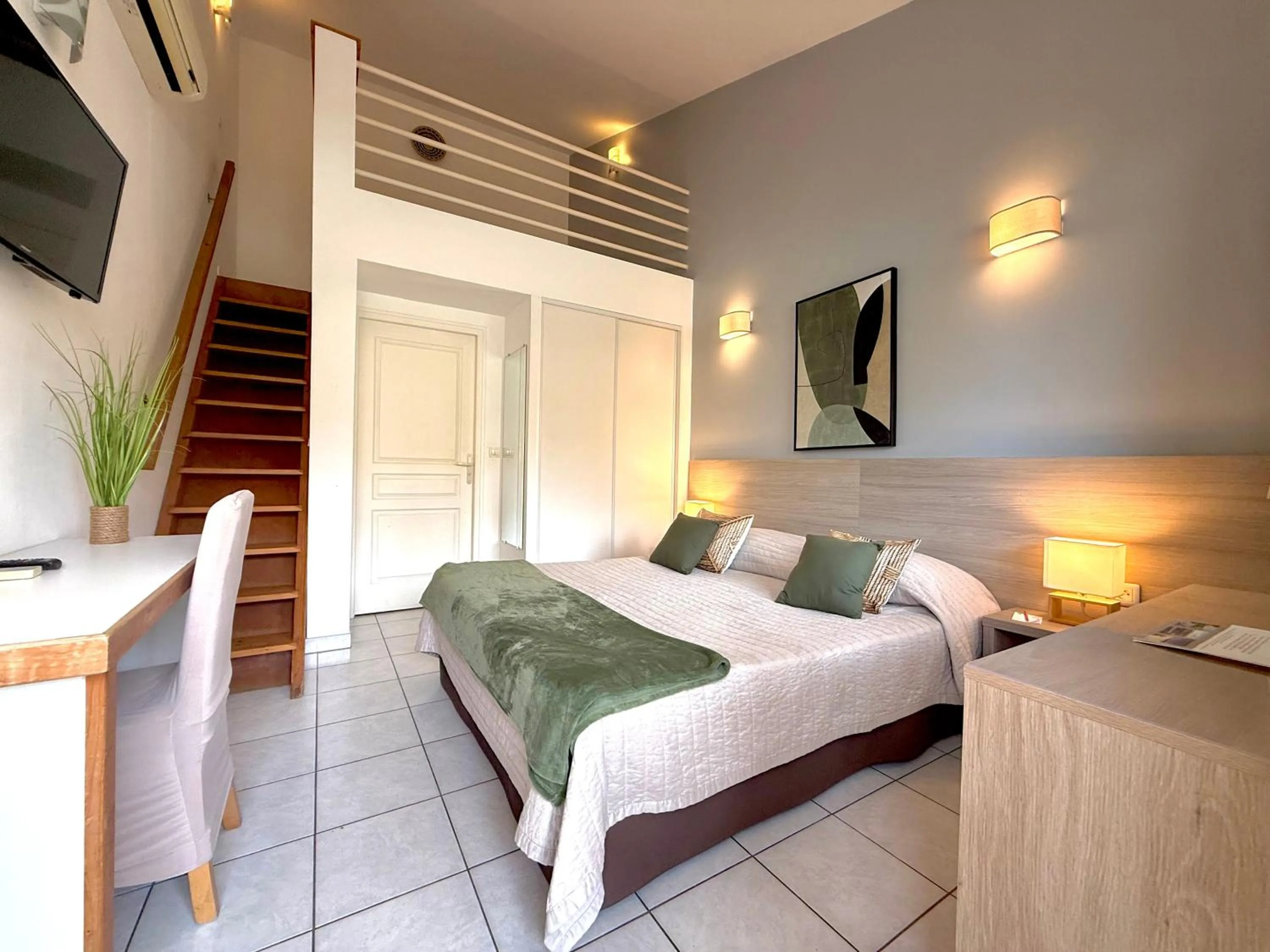 Quadruple Room (2 Adults + 2 Children under 12 Years) in Hôtel Restaurant L' Empereur