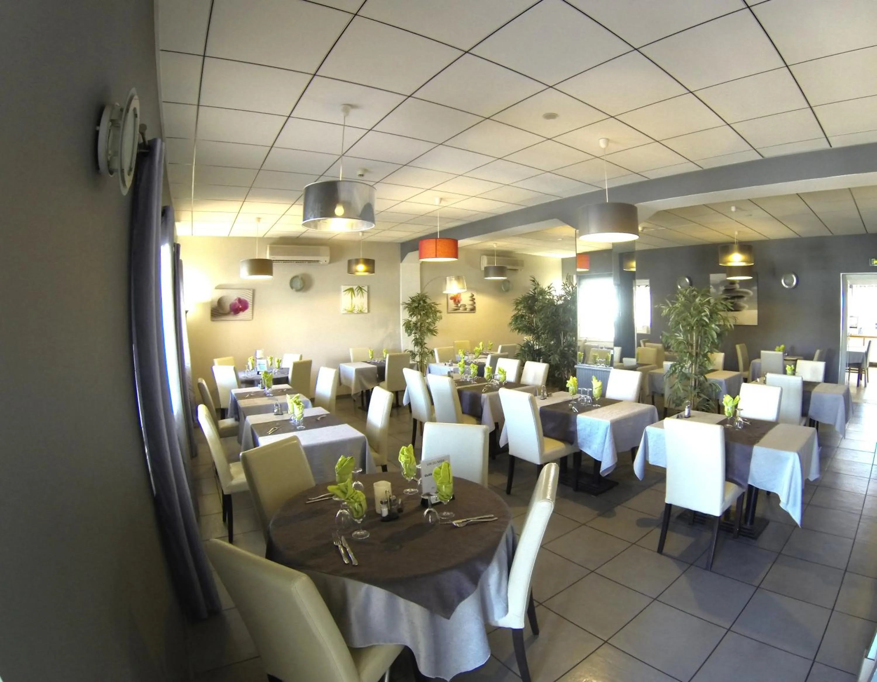 Restaurant/places to eat in Hôtel Restaurant L' Empereur