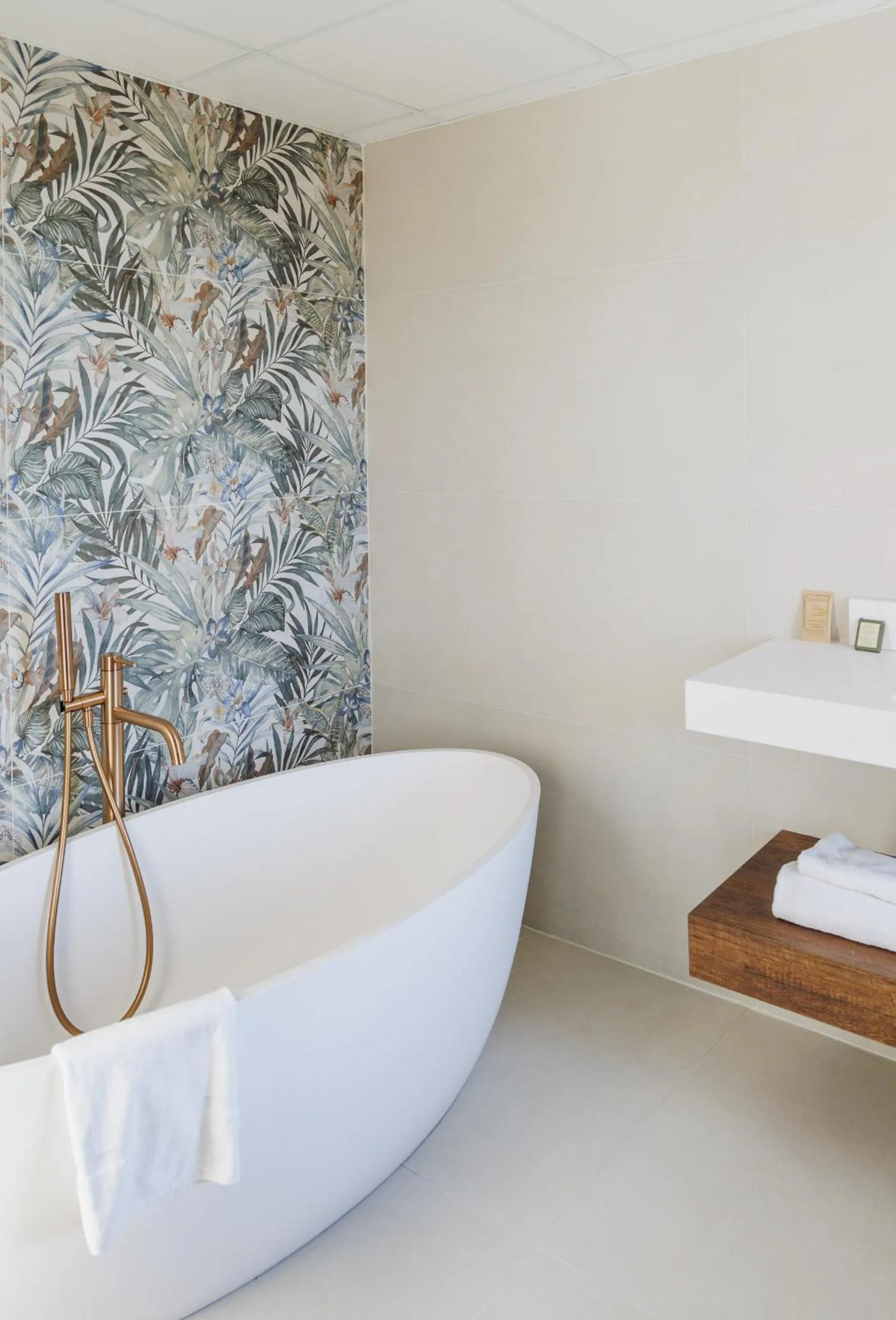 Bathroom in Hôtel Spa Restaurant La Madrague