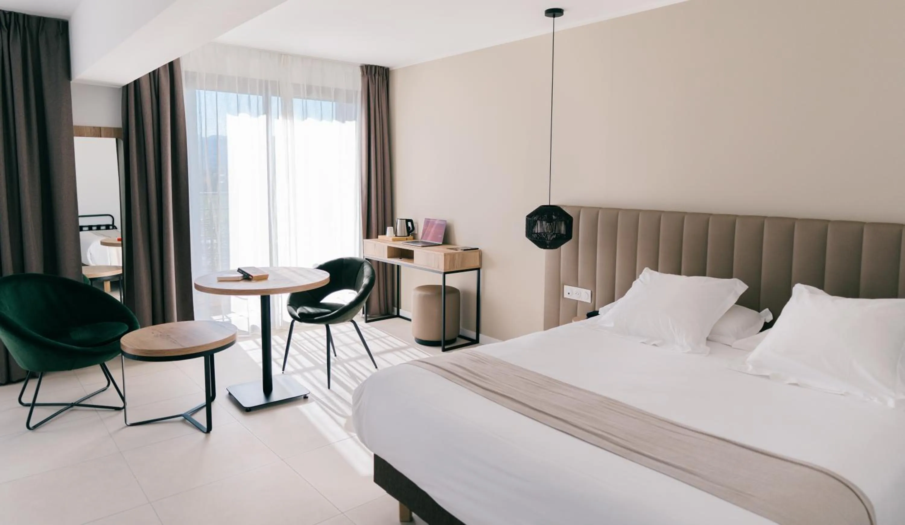 Bed in Hôtel Spa Restaurant La Madrague