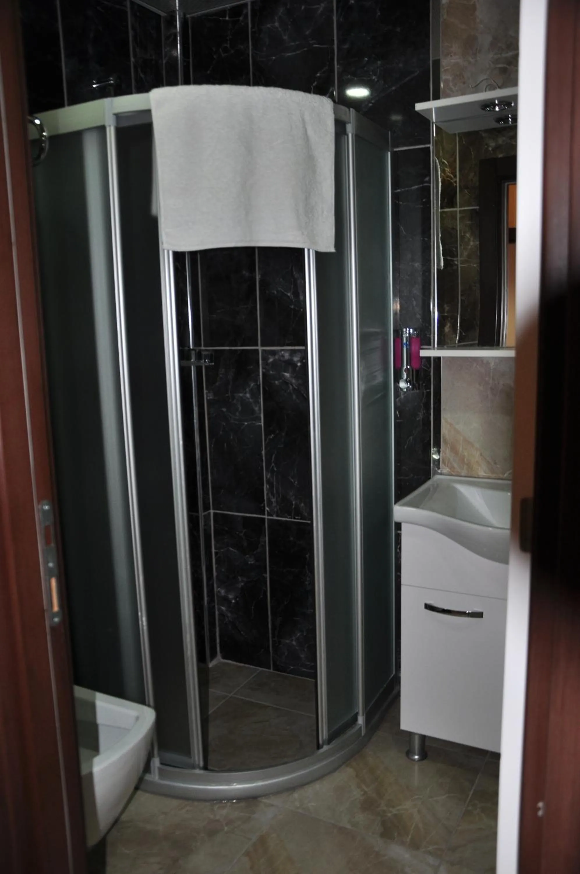 Shower in SunAnatolia Otel