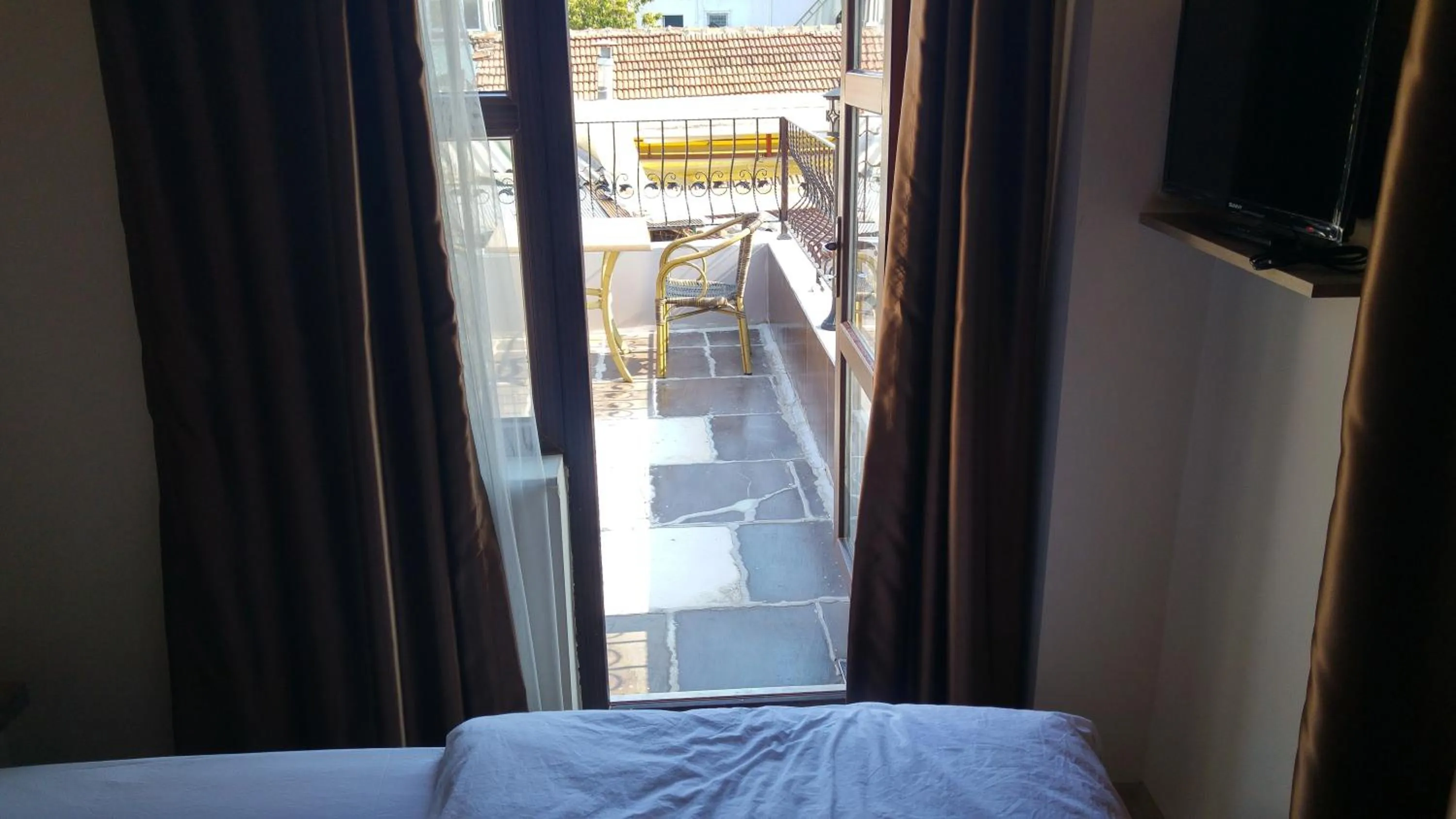 Balcony/Terrace, Bed in SunAnatolia Otel