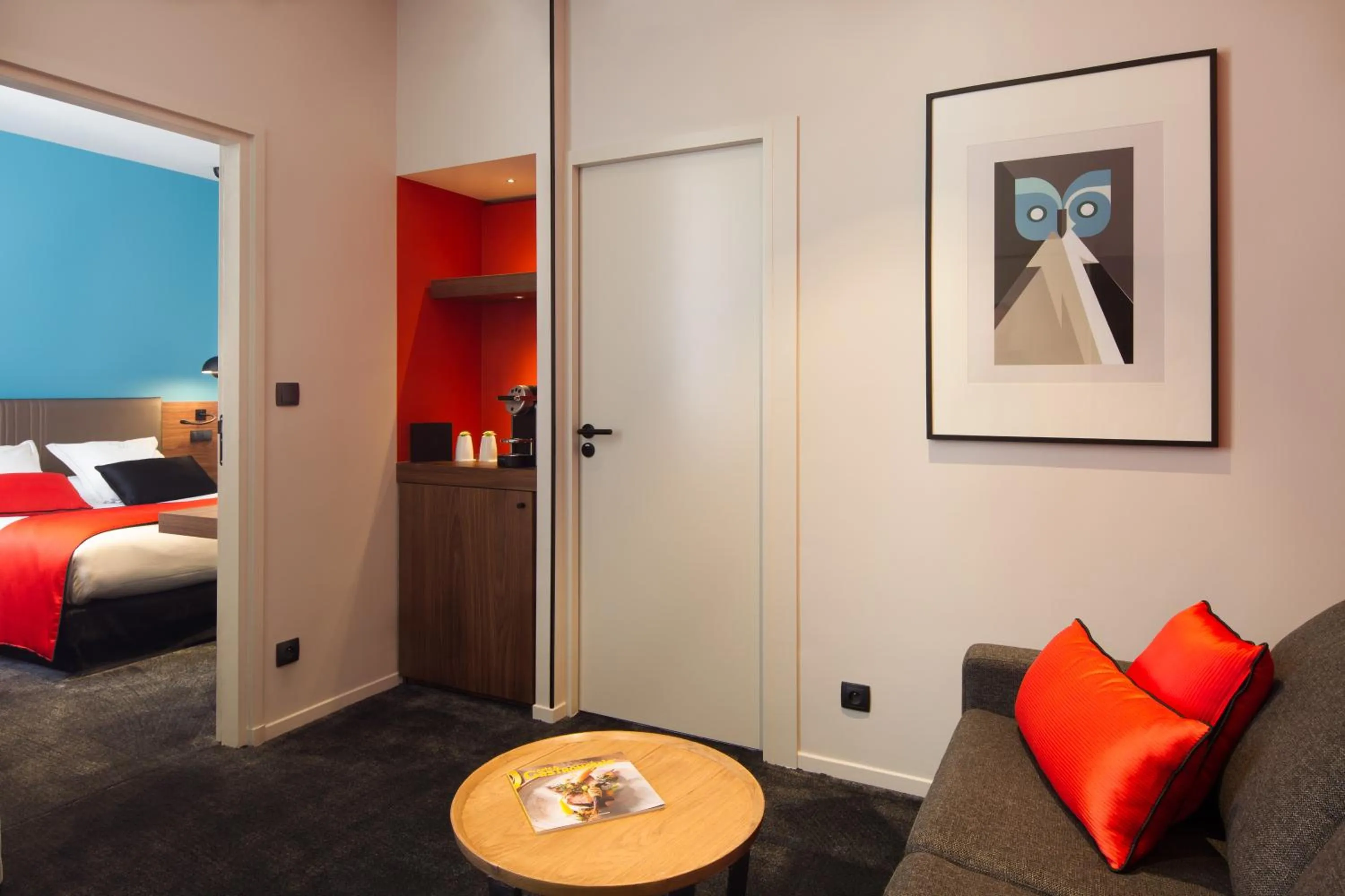 Coffee/tea facilities, Bed in Chapeau Rouge par William Frachot - Hôtel Espace Bien-être & Restaurant étoilé