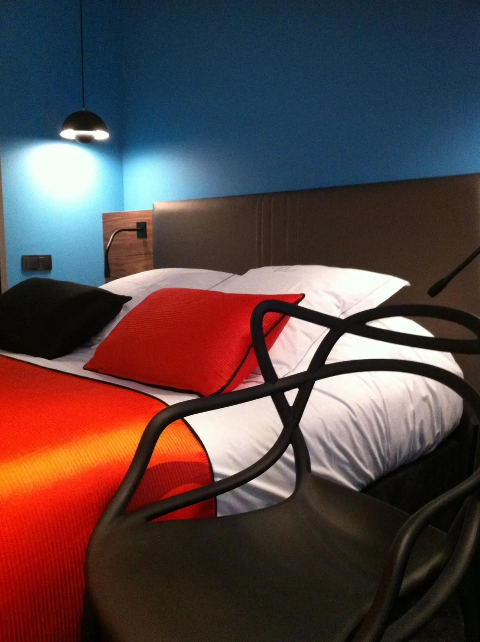 Bedroom, Bed in Chapeau Rouge par William Frachot - Hôtel Espace Bien-être & Restaurant étoilé