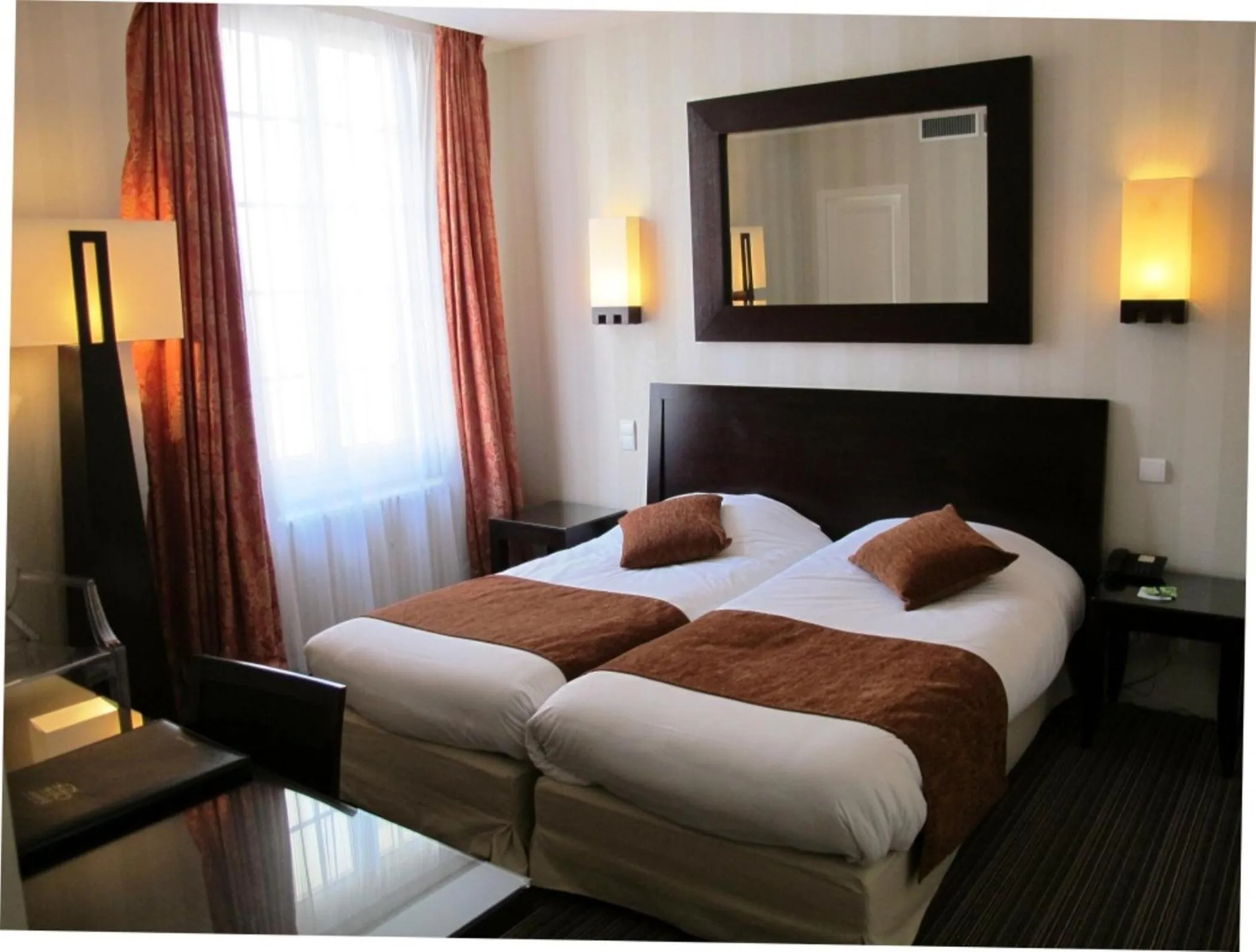 Bed in Chapeau Rouge par William Frachot - Hôtel Espace Bien-être & Restaurant étoilé