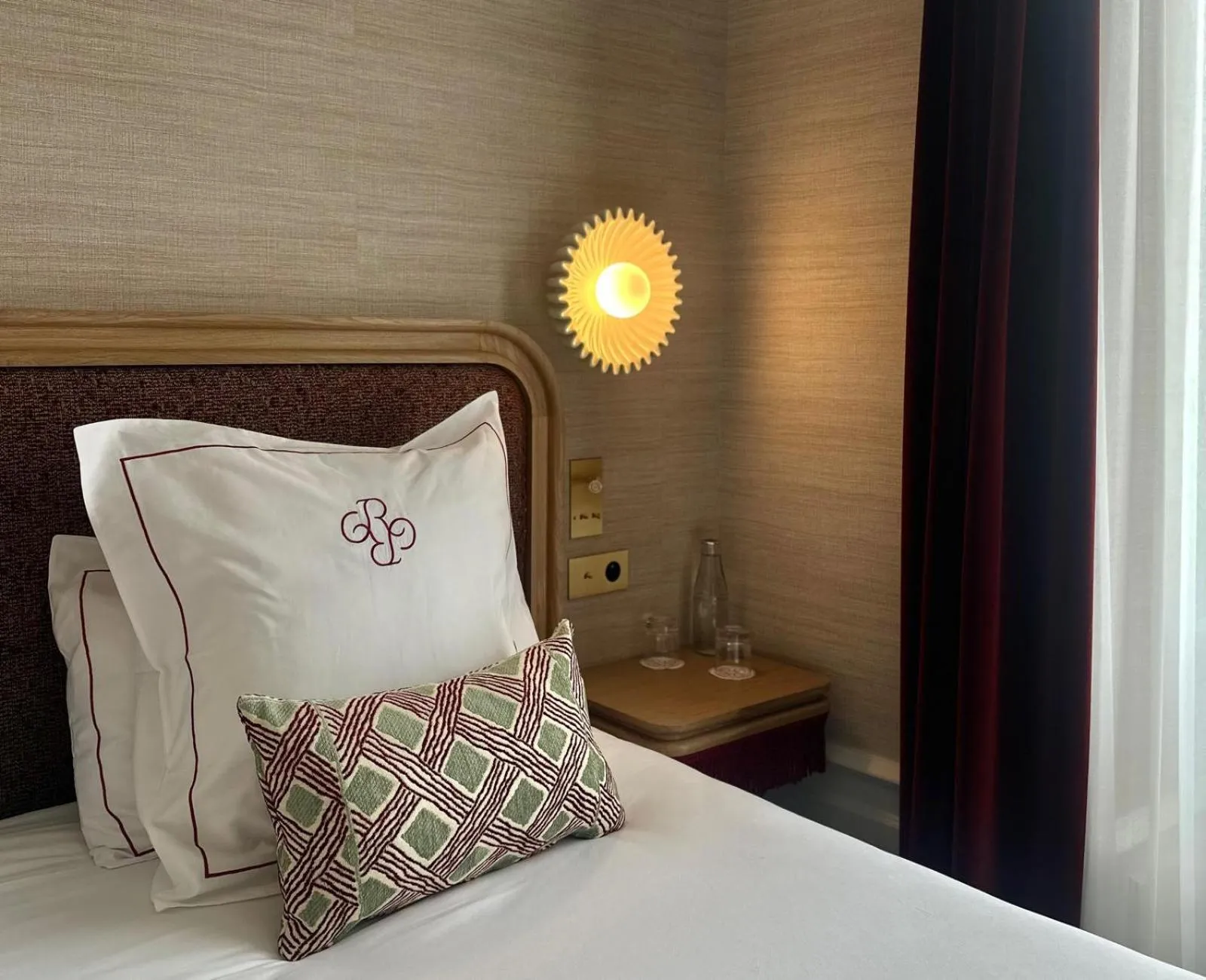 Bed in Chapeau Rouge par William Frachot - Hôtel Espace Bien-être & Restaurant étoilé