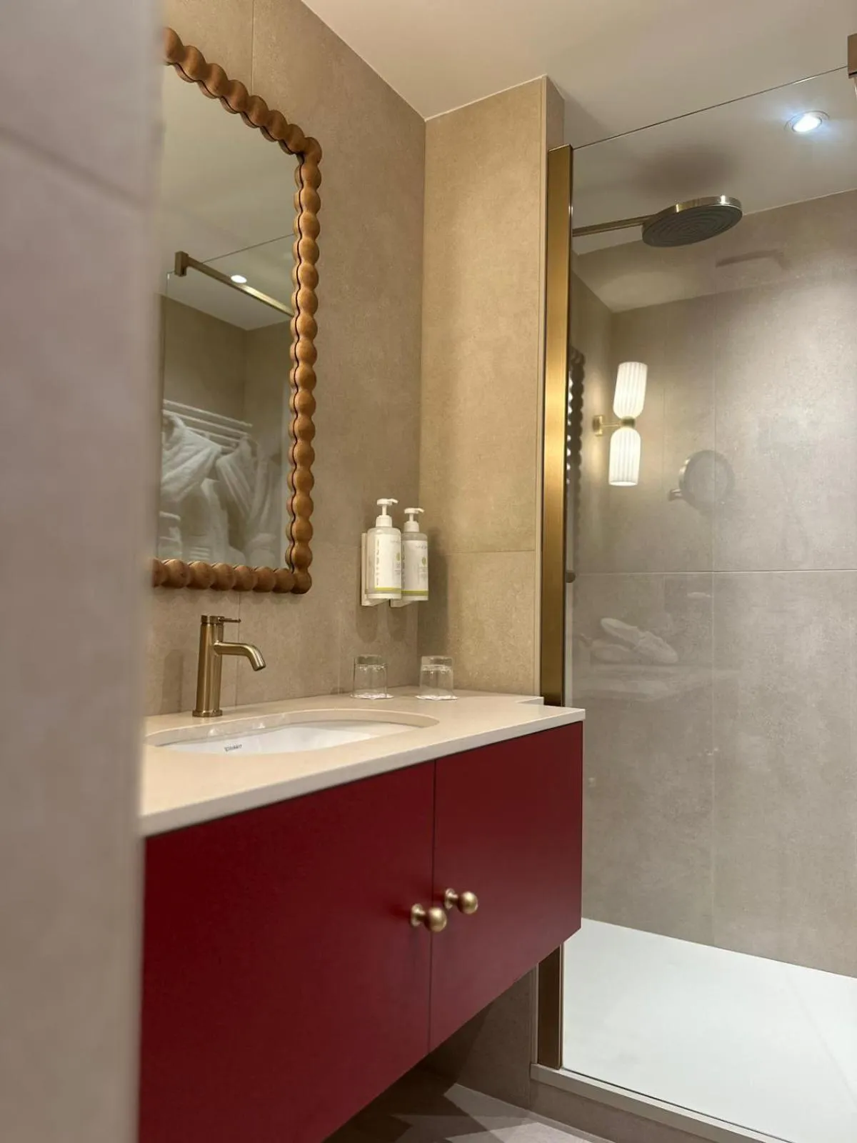 Bathroom in Chapeau Rouge par William Frachot - Hôtel Espace Bien-être & Restaurant étoilé