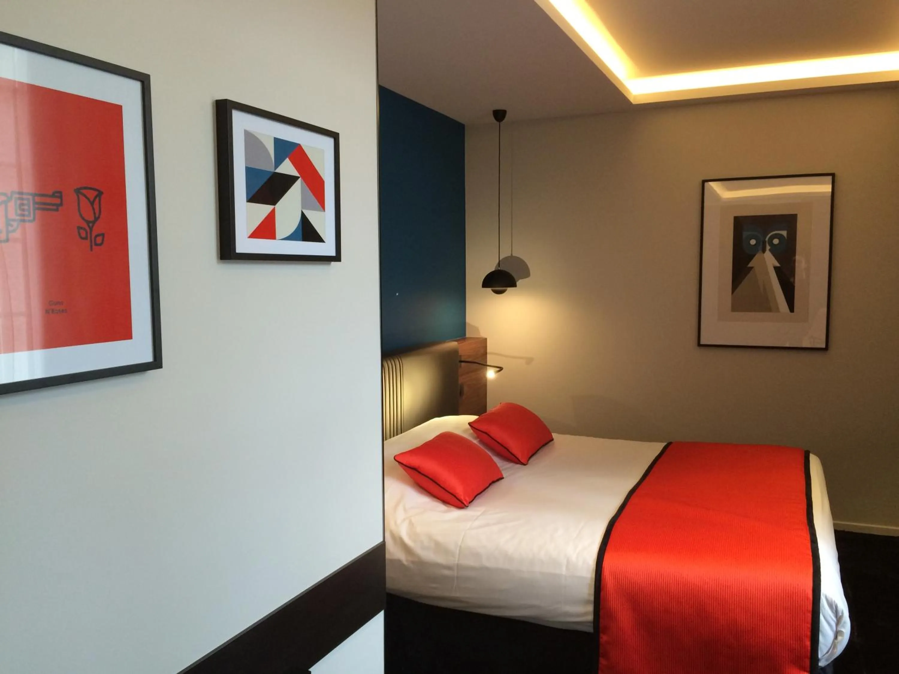 Decorative detail, Bed in Chapeau Rouge par William Frachot - Hôtel Espace Bien-être & Restaurant étoilé