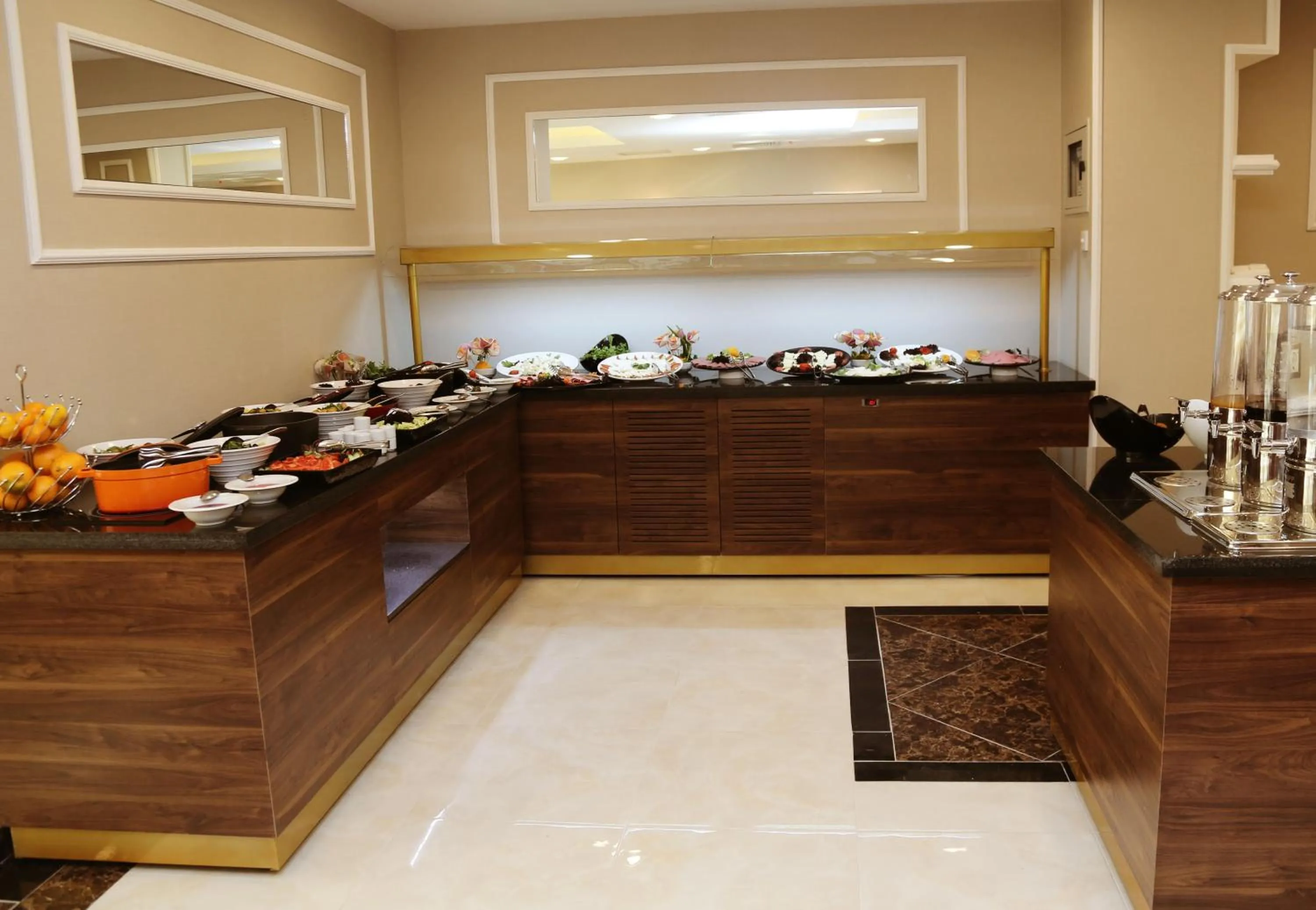 Restaurant/places to eat in Vivaldi Park Hotel