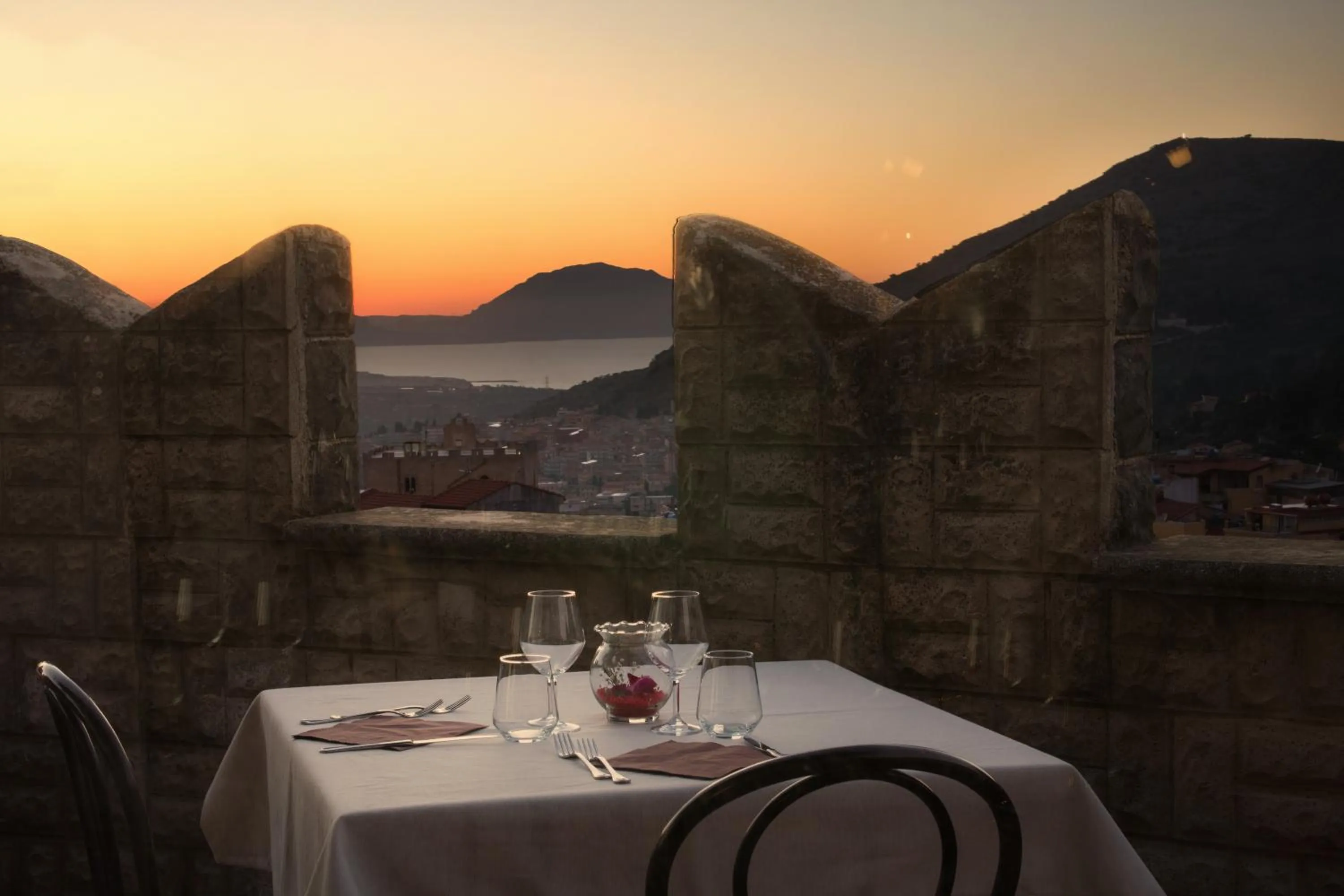 Restaurant/places to eat in Hotel Castello di Giuliano