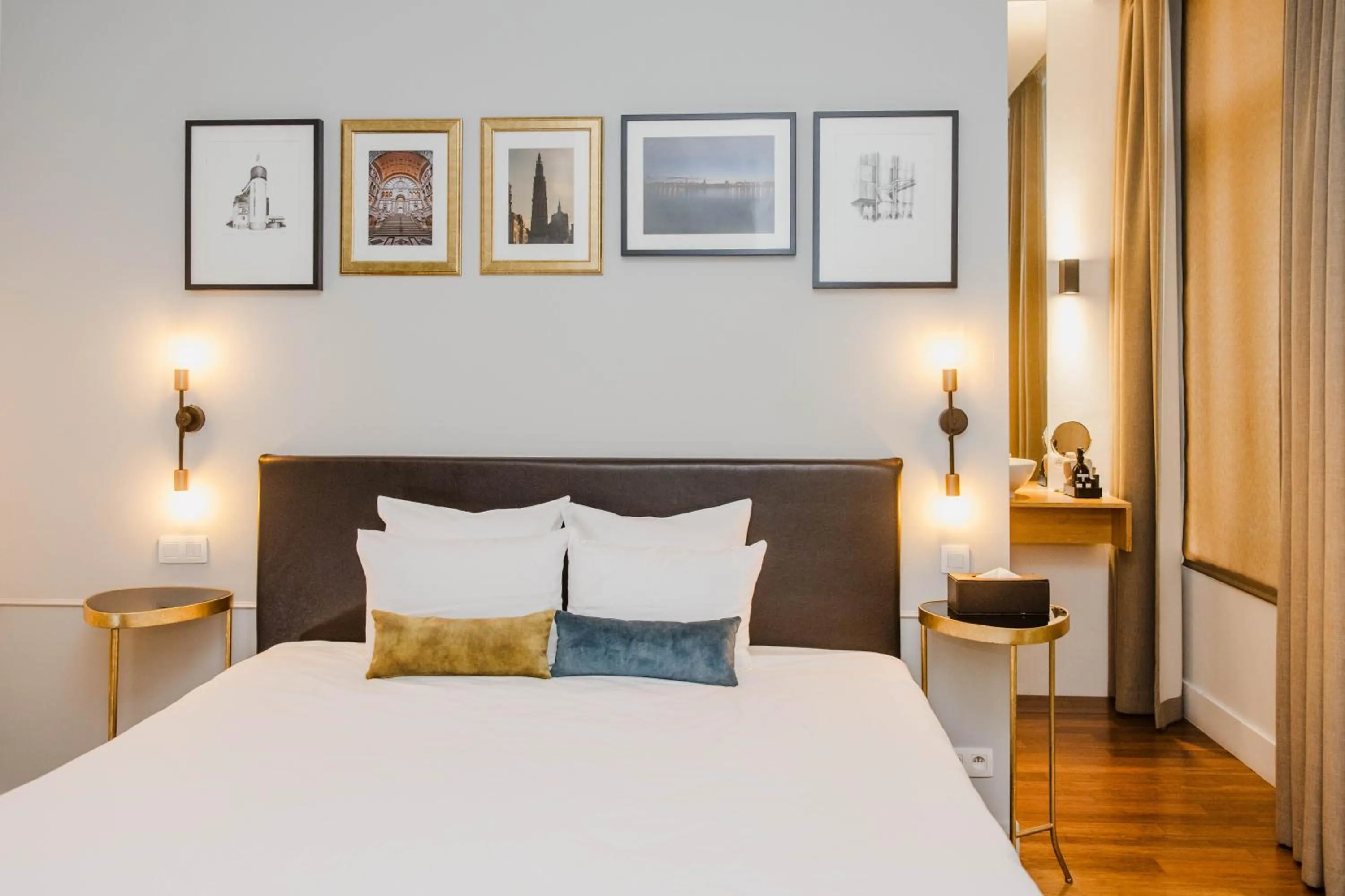 Bedroom, Bed in Boutique hotel Maison Emile