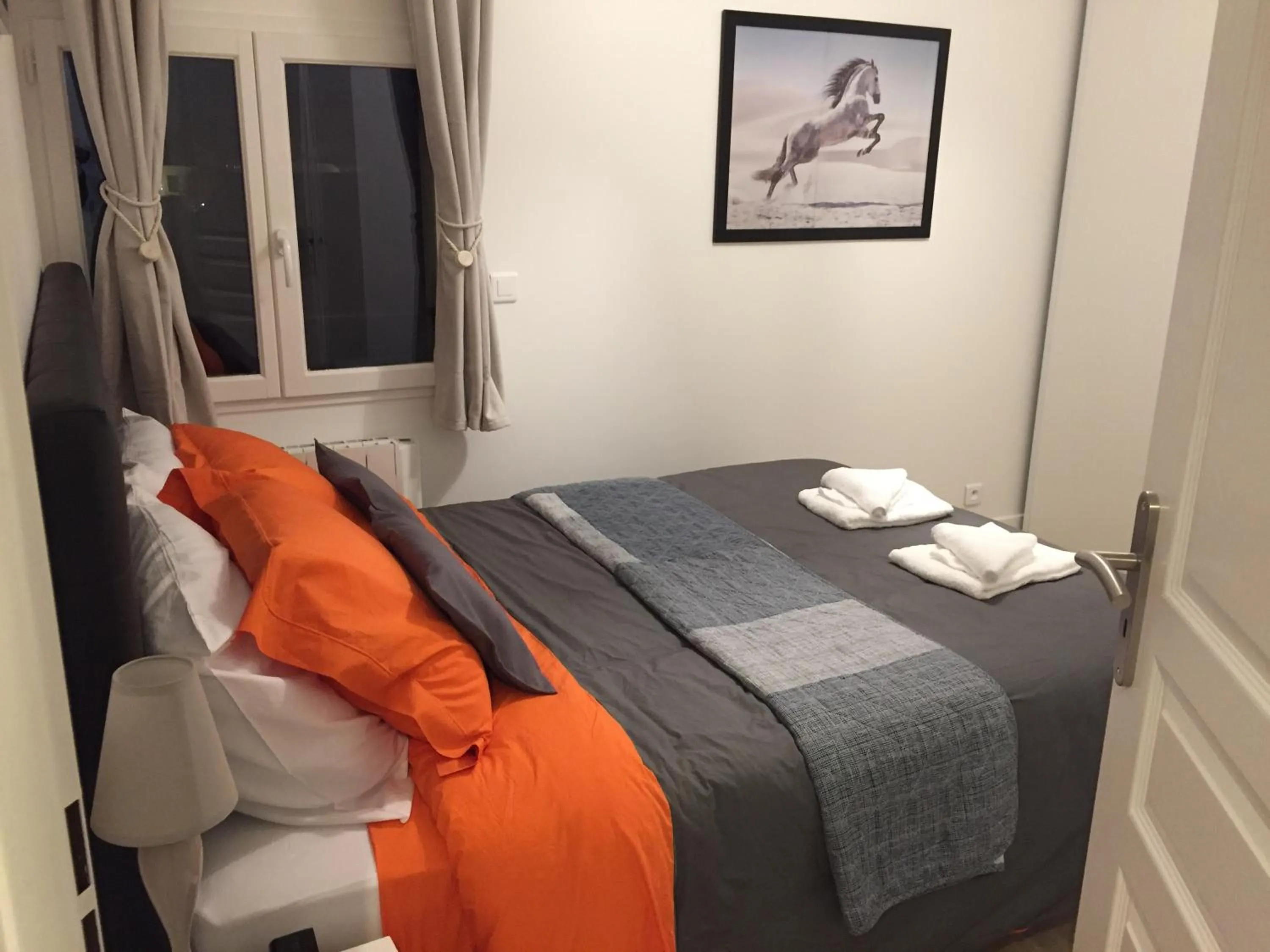 Bedroom, Bed in koechi