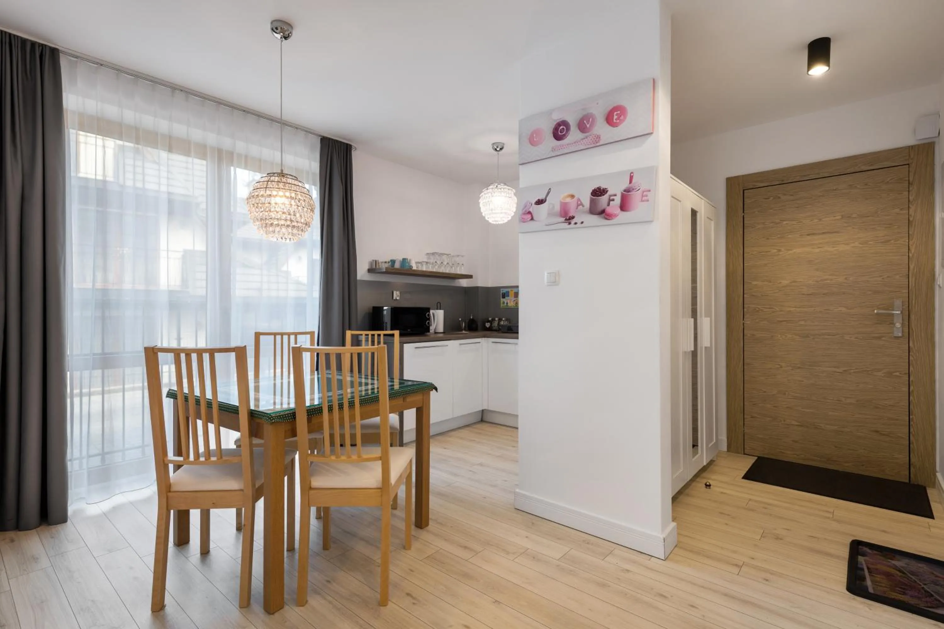 Kitchen or kitchenette in Bory6a Apartamenty & Free Parking