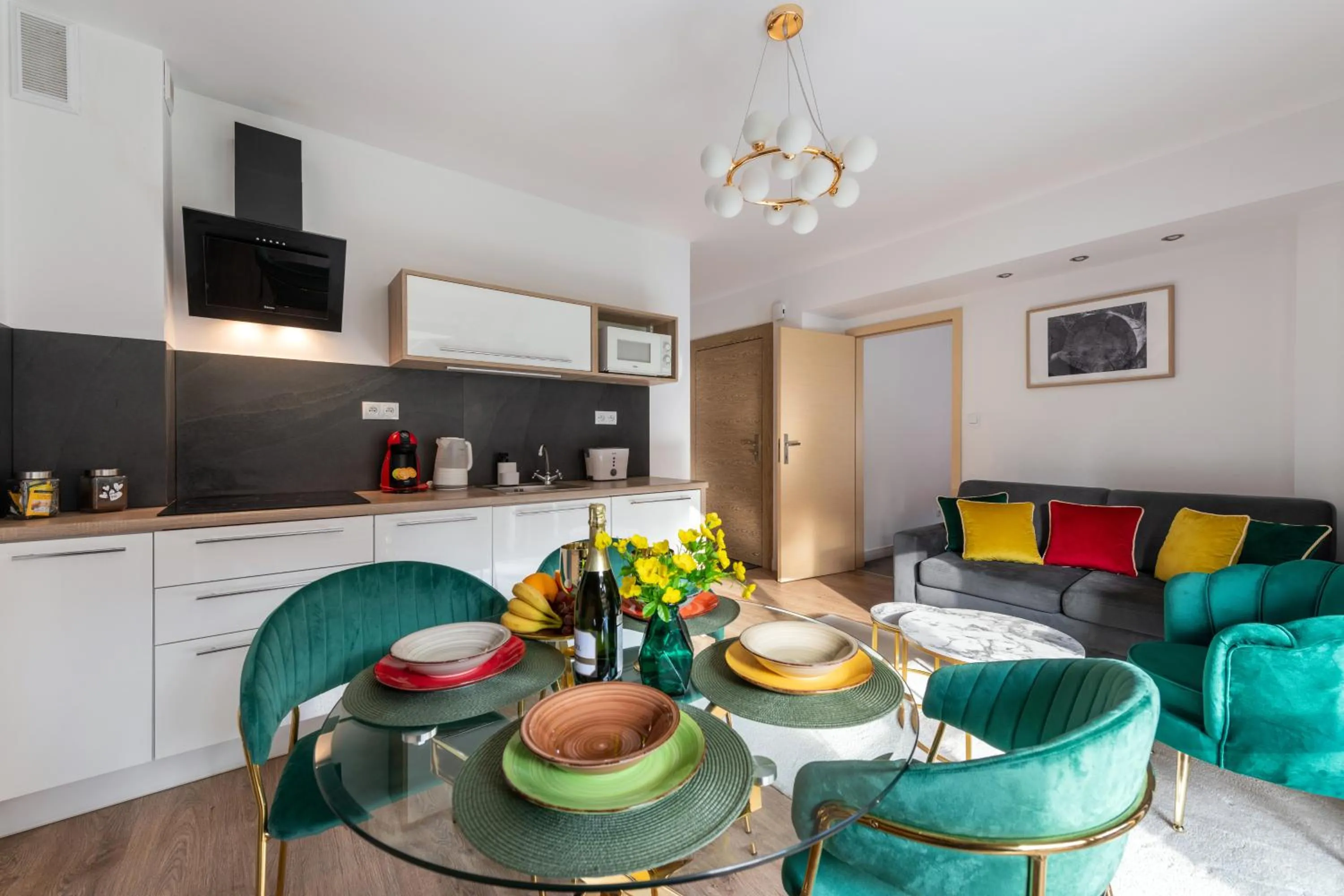 Kitchen or kitchenette in Bory6a Apartamenty & Free Parking