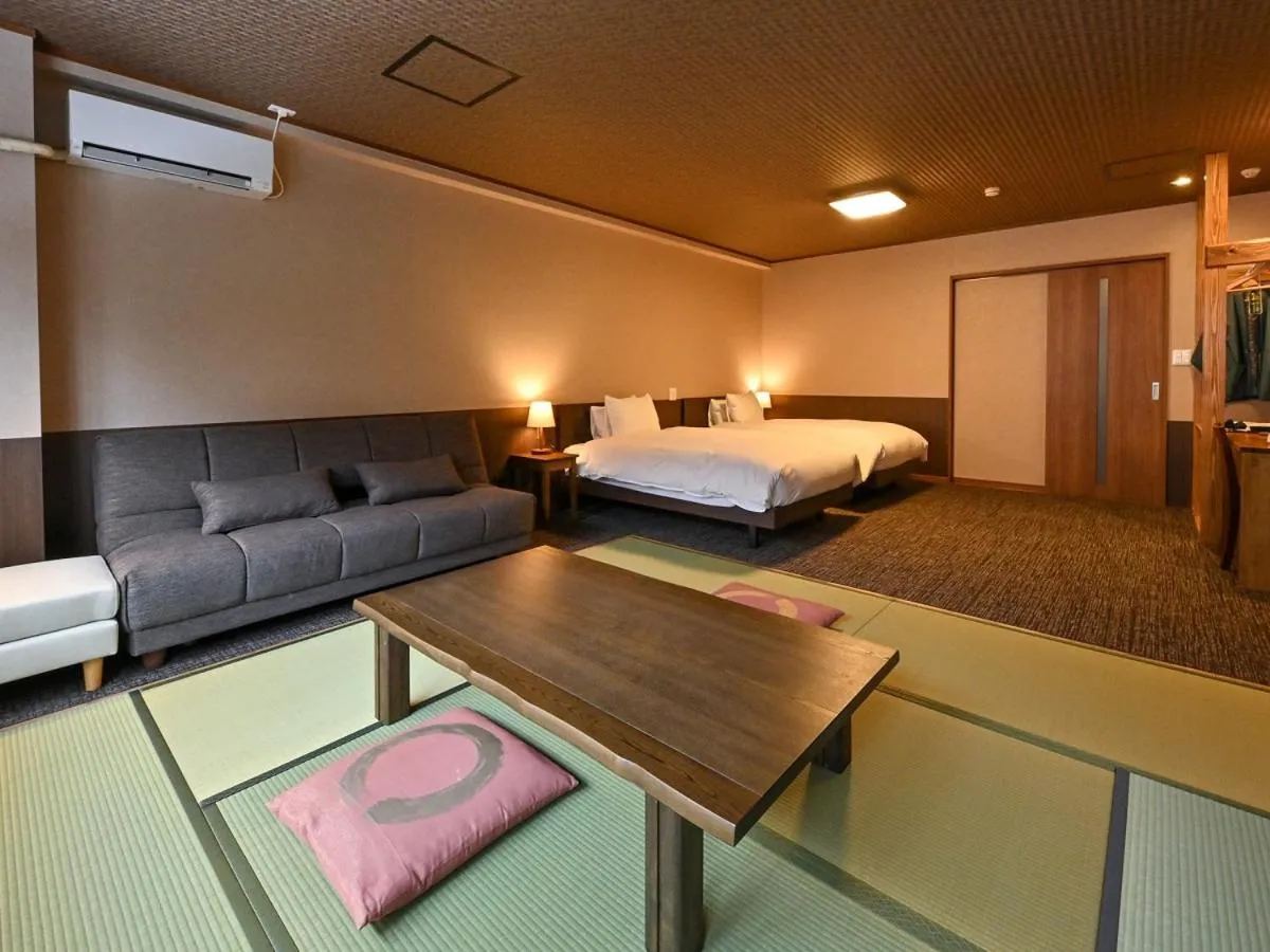 Bed in Kutsurogijyuku Shintaki