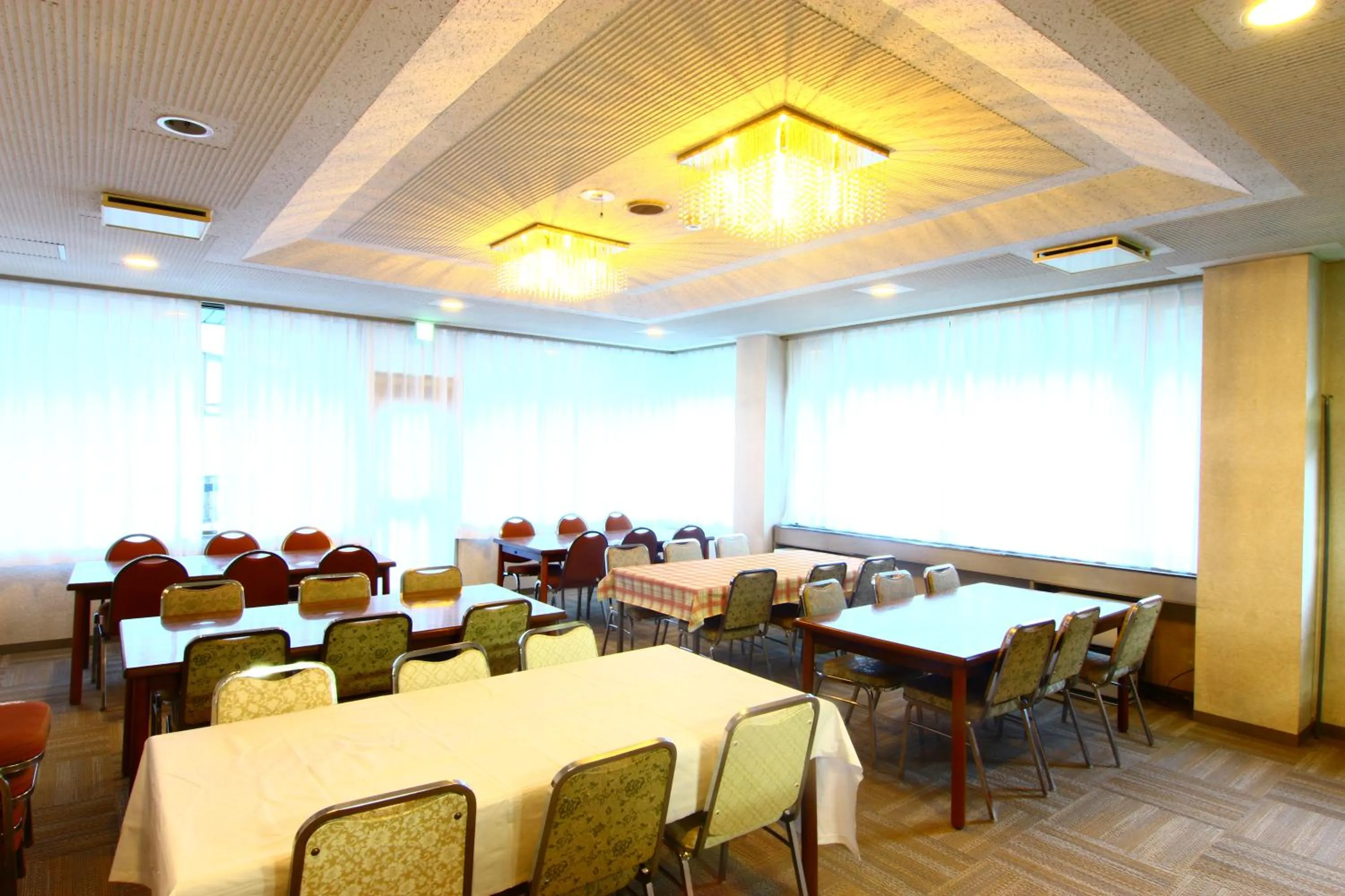 Restaurant/places to eat in Hotel Utopia