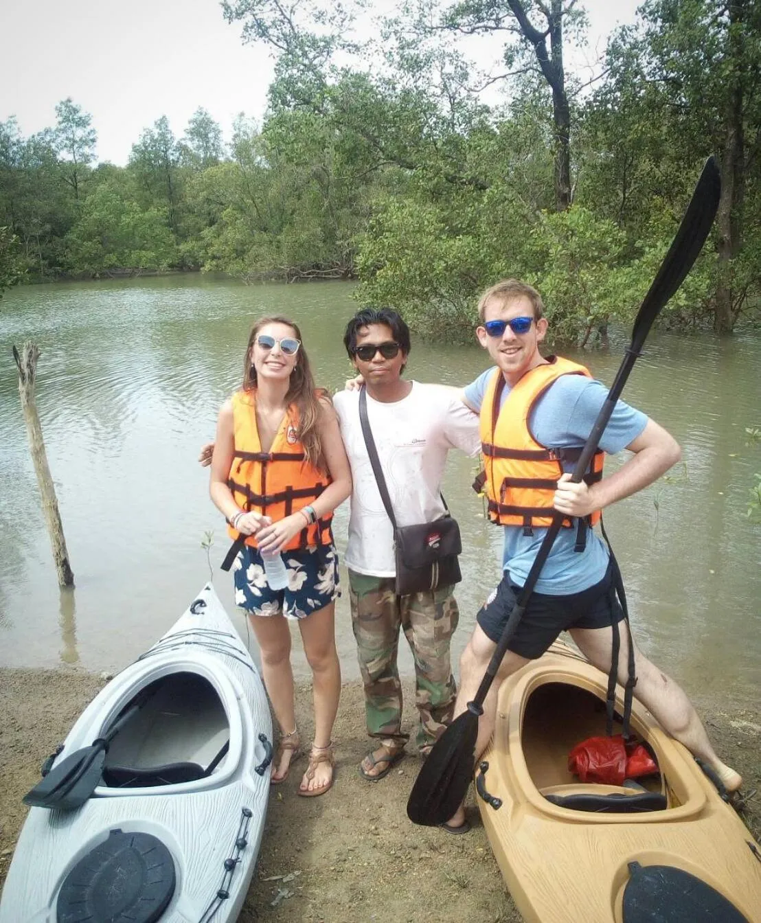 Canoeing in Calm at Bangphat