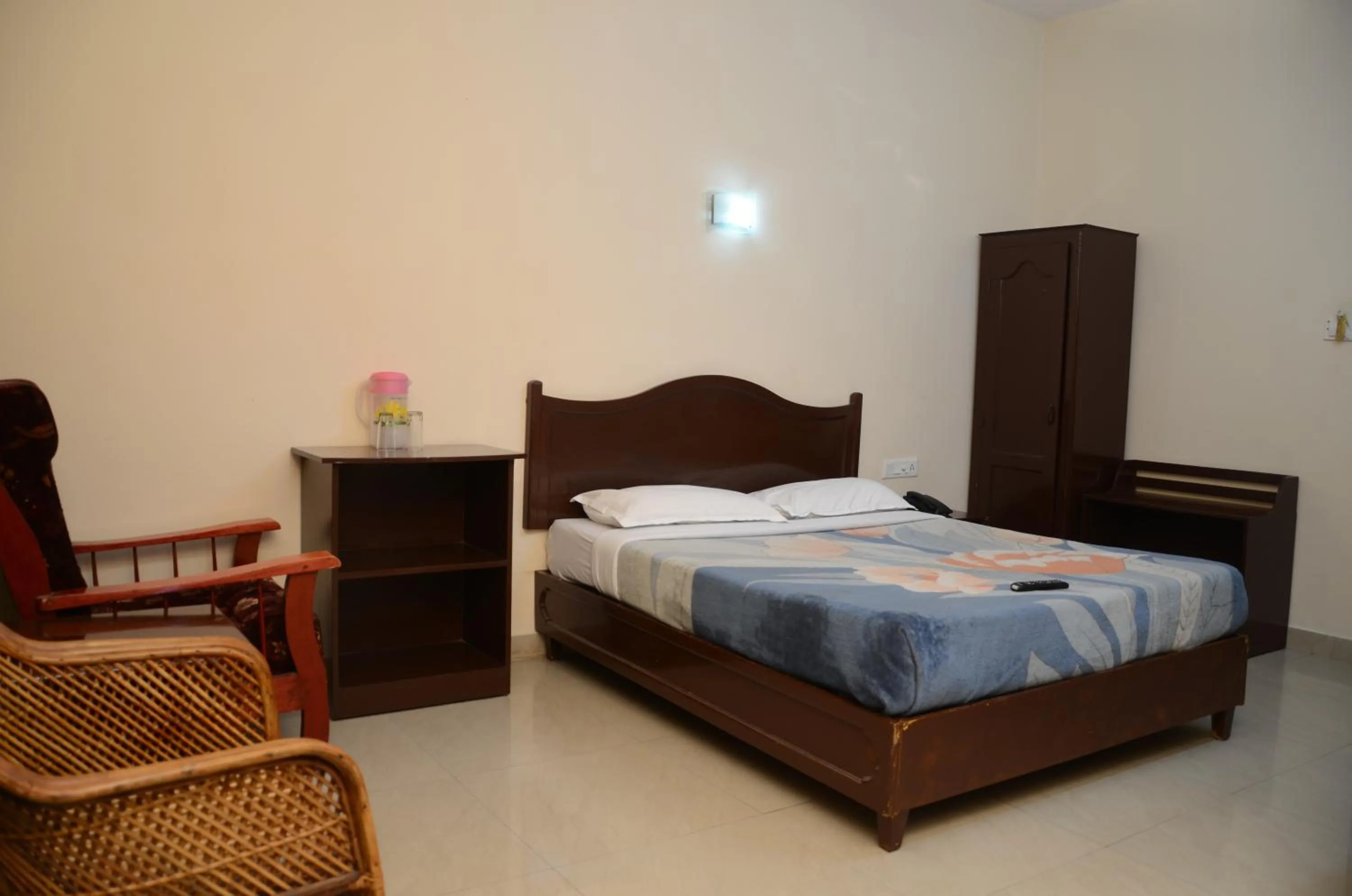 Bedroom, Bed in Jays Inn