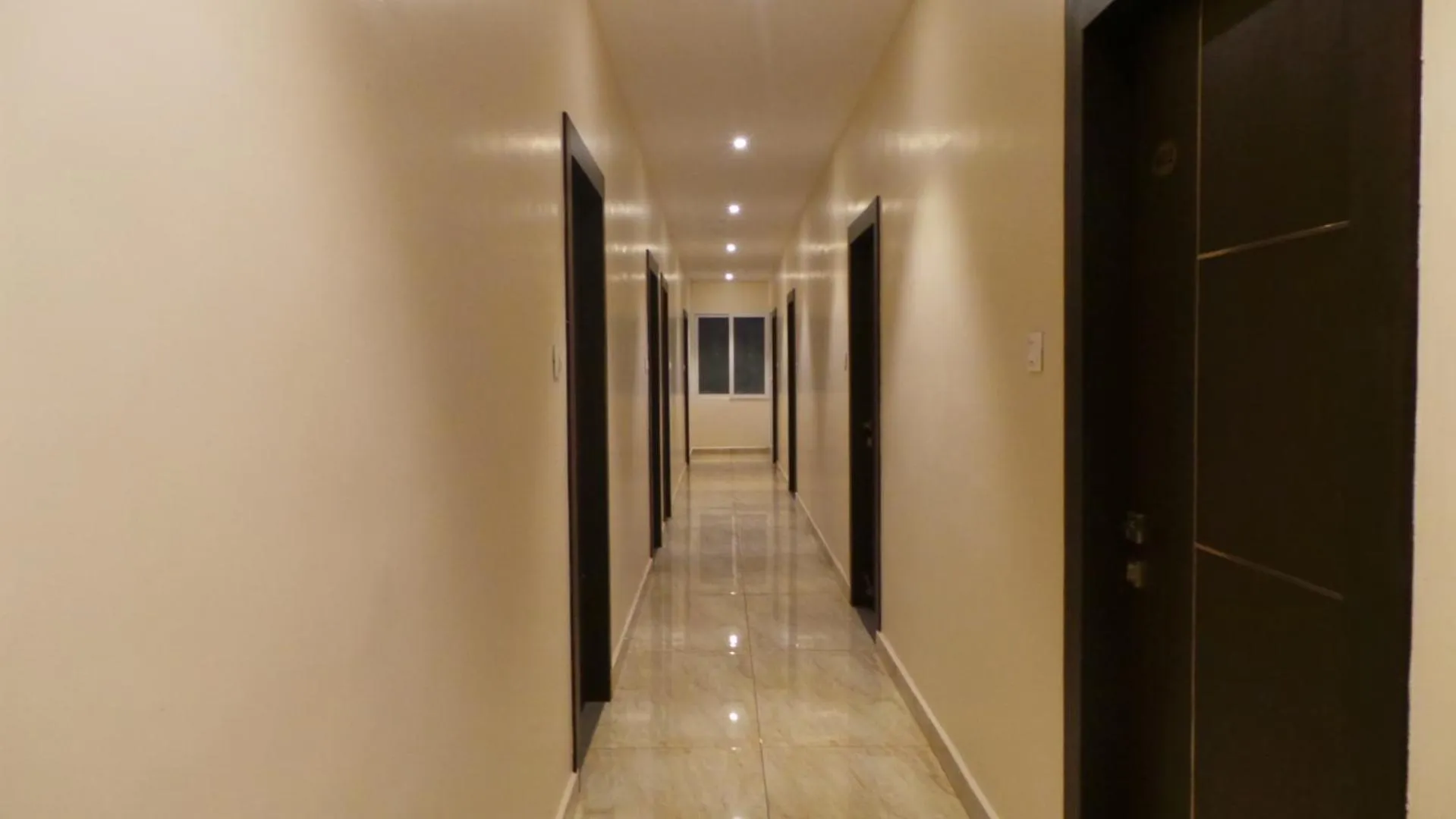 Area and facilities in Jays Inn