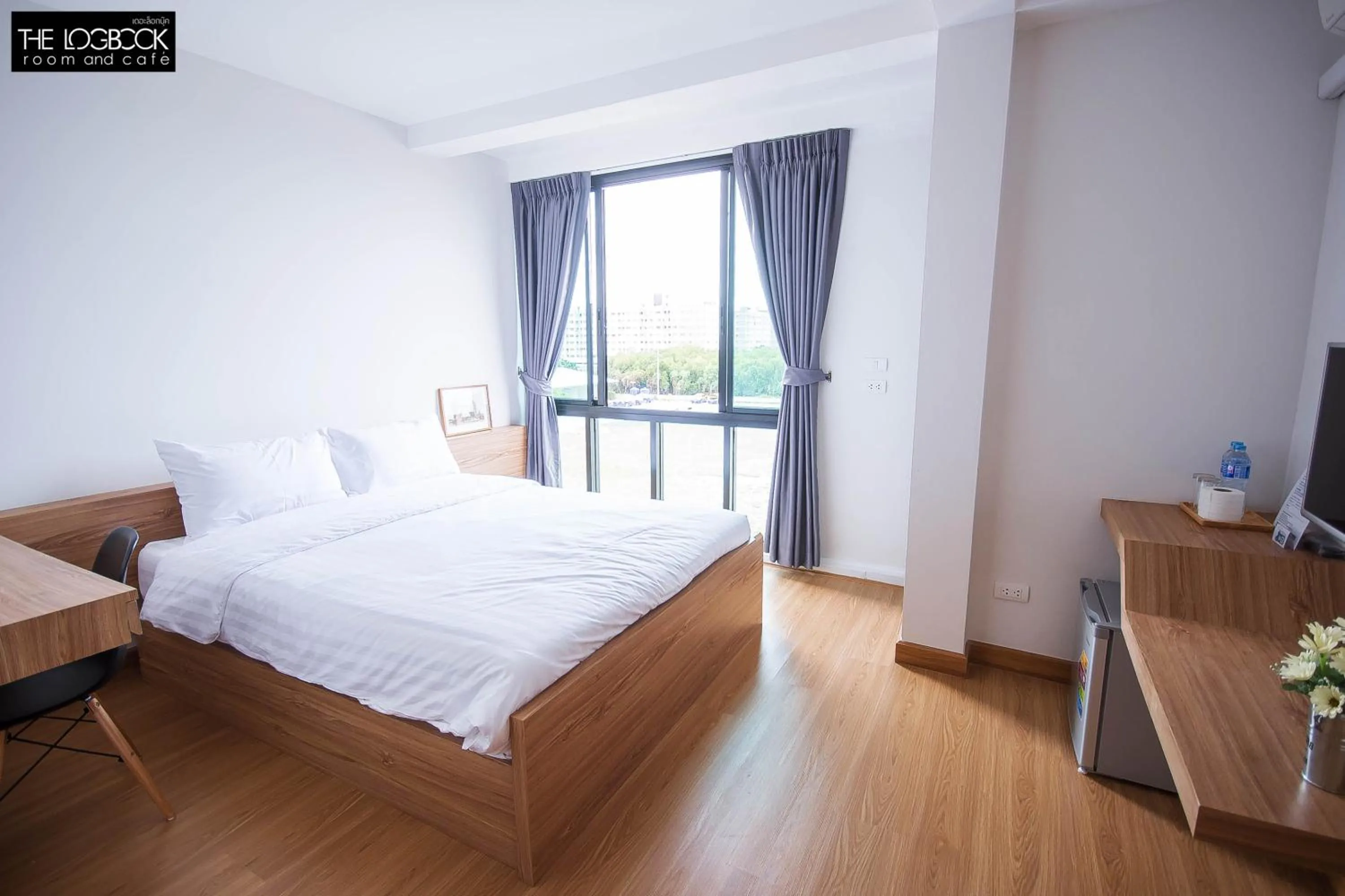 Bed in The LogBook Room and Cafe'