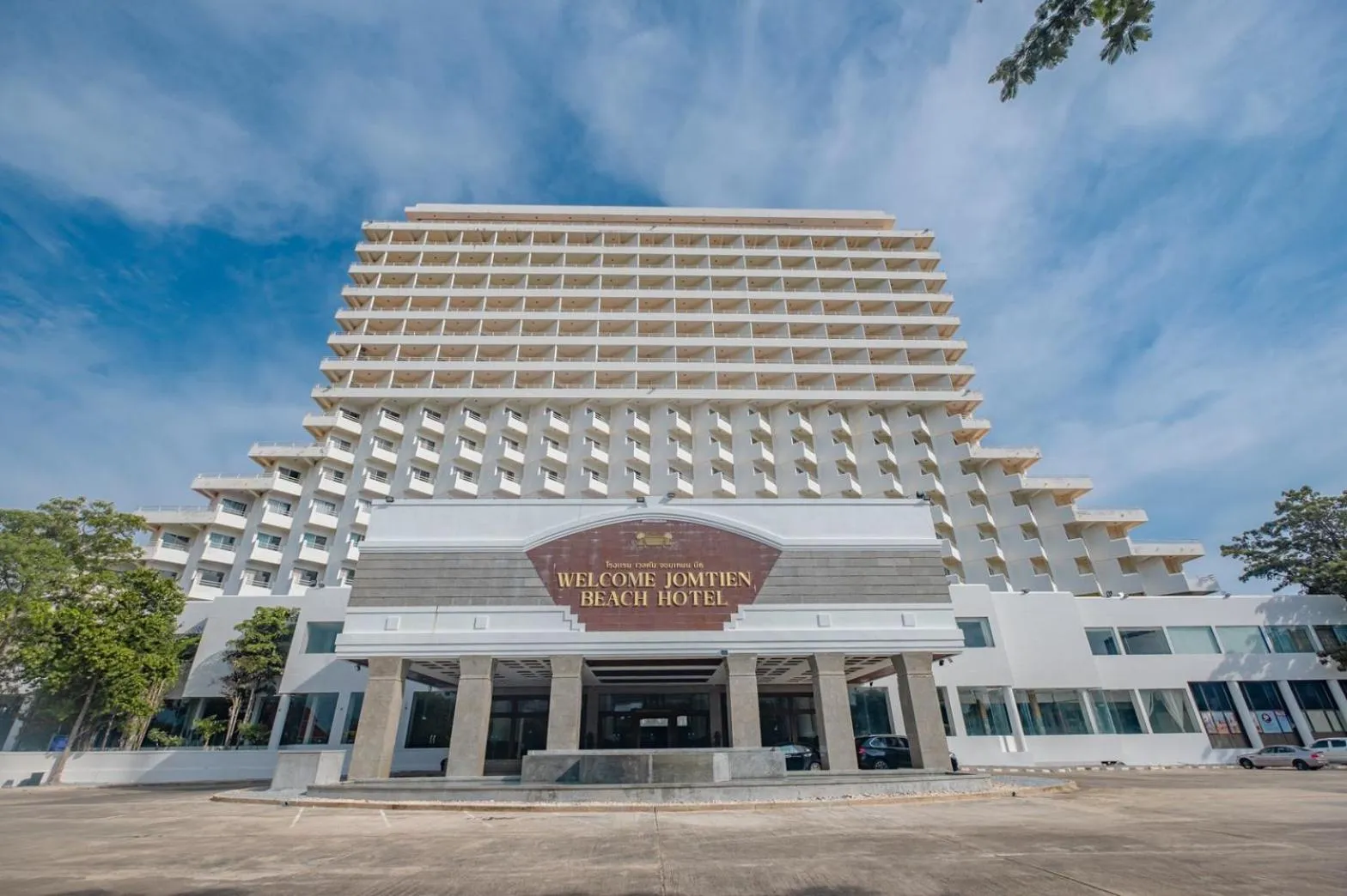 Property building in Welcome Jomtien Beach Hotel