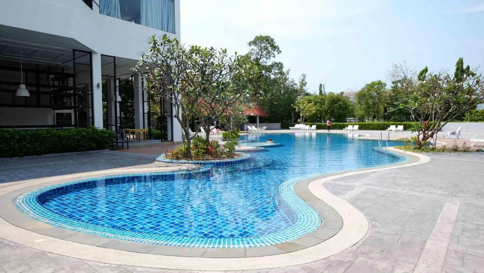 Swimming pool in Welcome Jomtien Beach Hotel