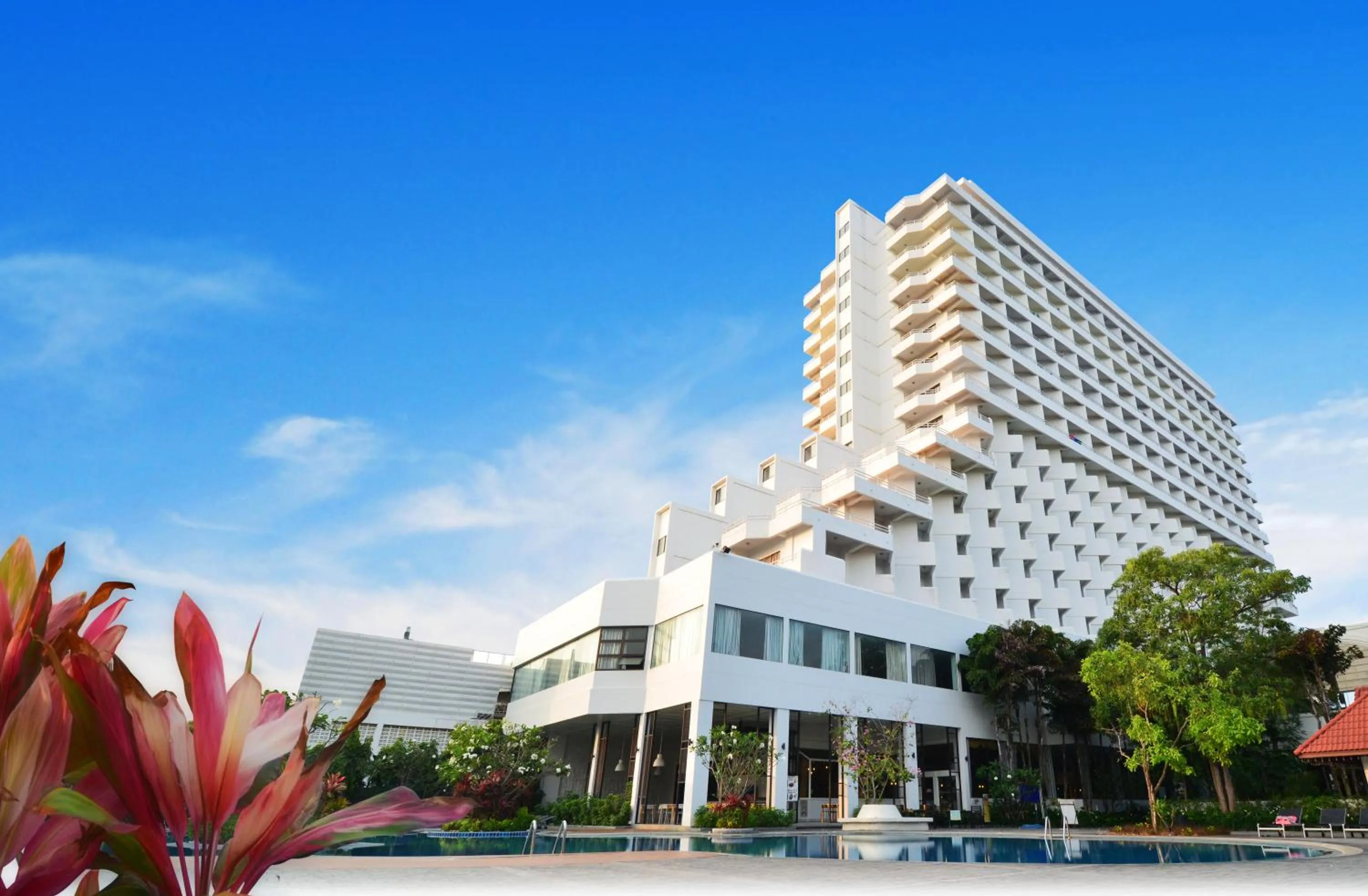 Property building in Welcome Jomtien Beach Hotel