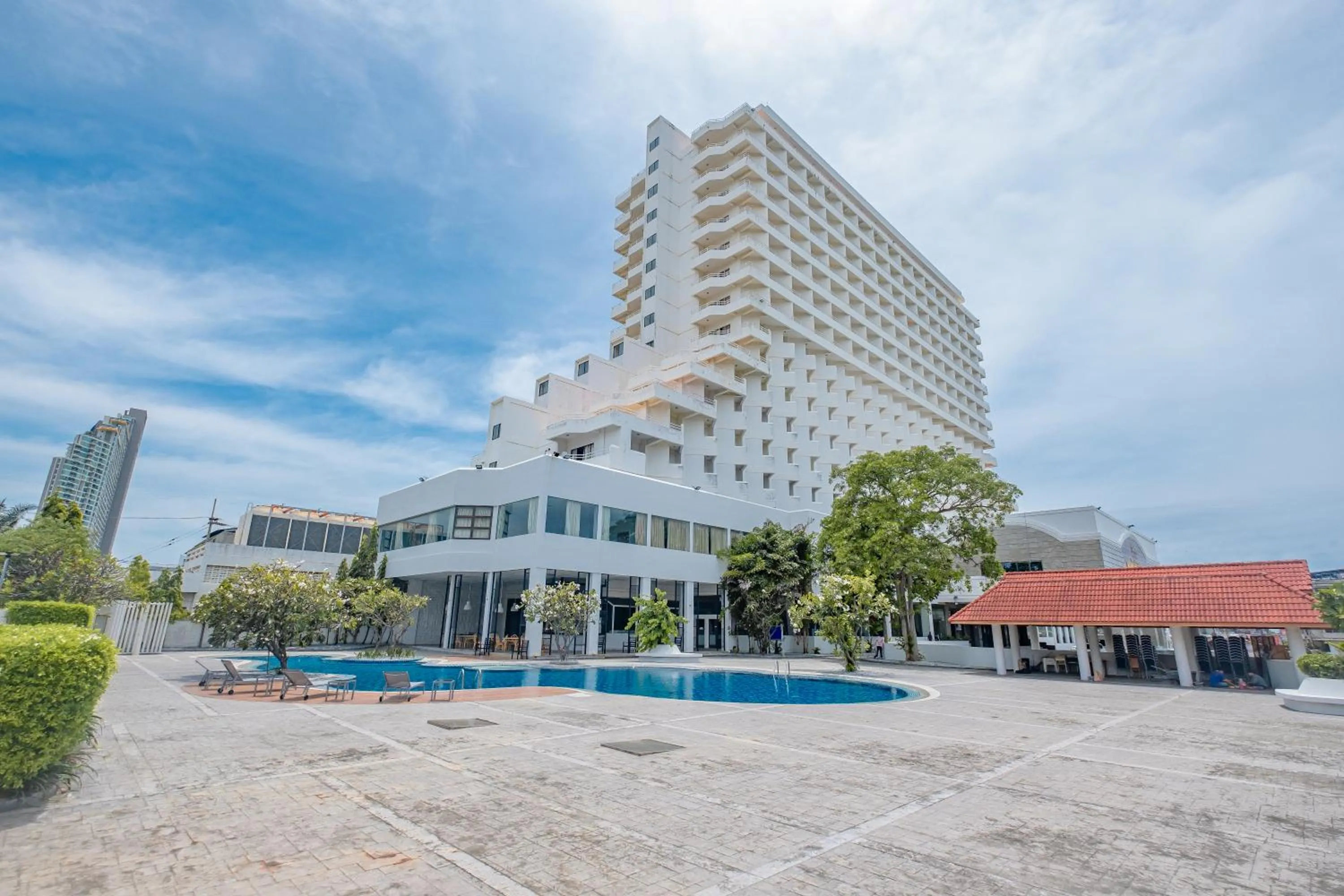 Property building in Welcome Jomtien Beach Hotel