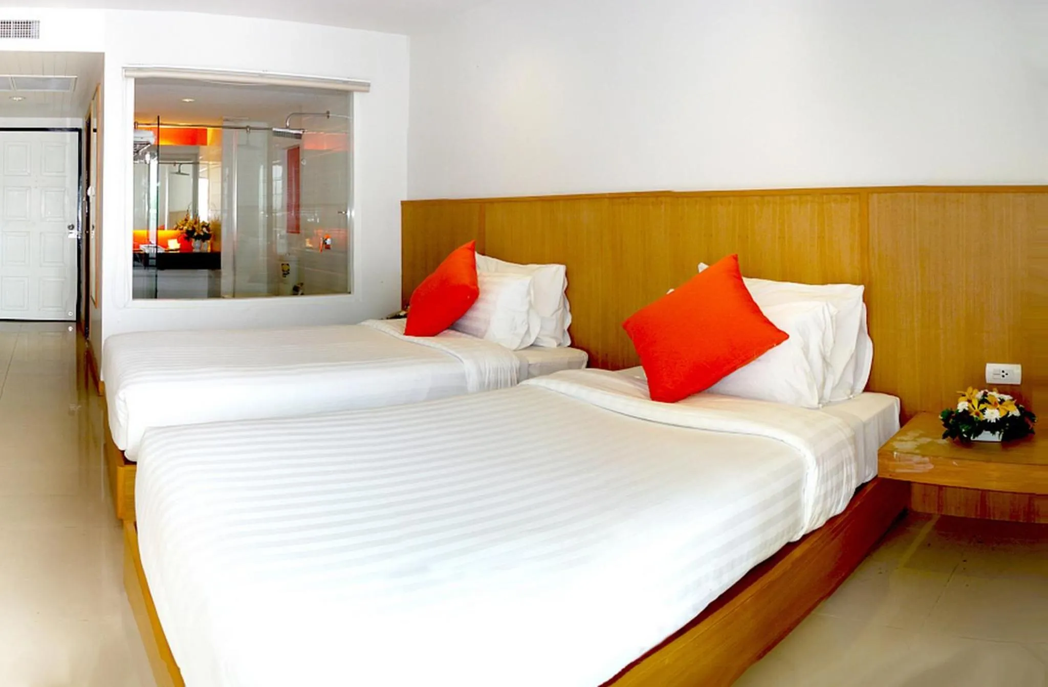 Bedroom, Bed in Welcome Jomtien Beach Hotel
