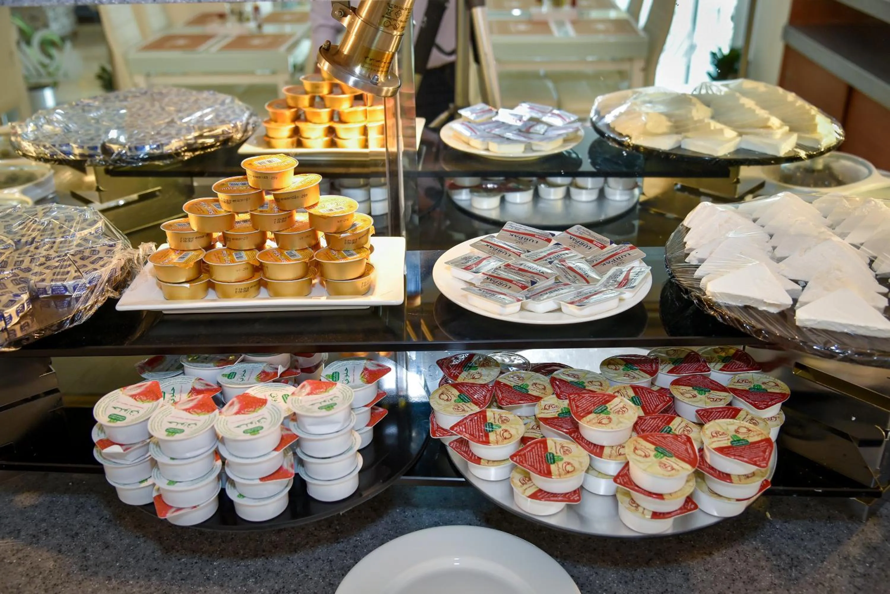 Restaurant/places to eat in Golden Dune Hotel AlFayhaa