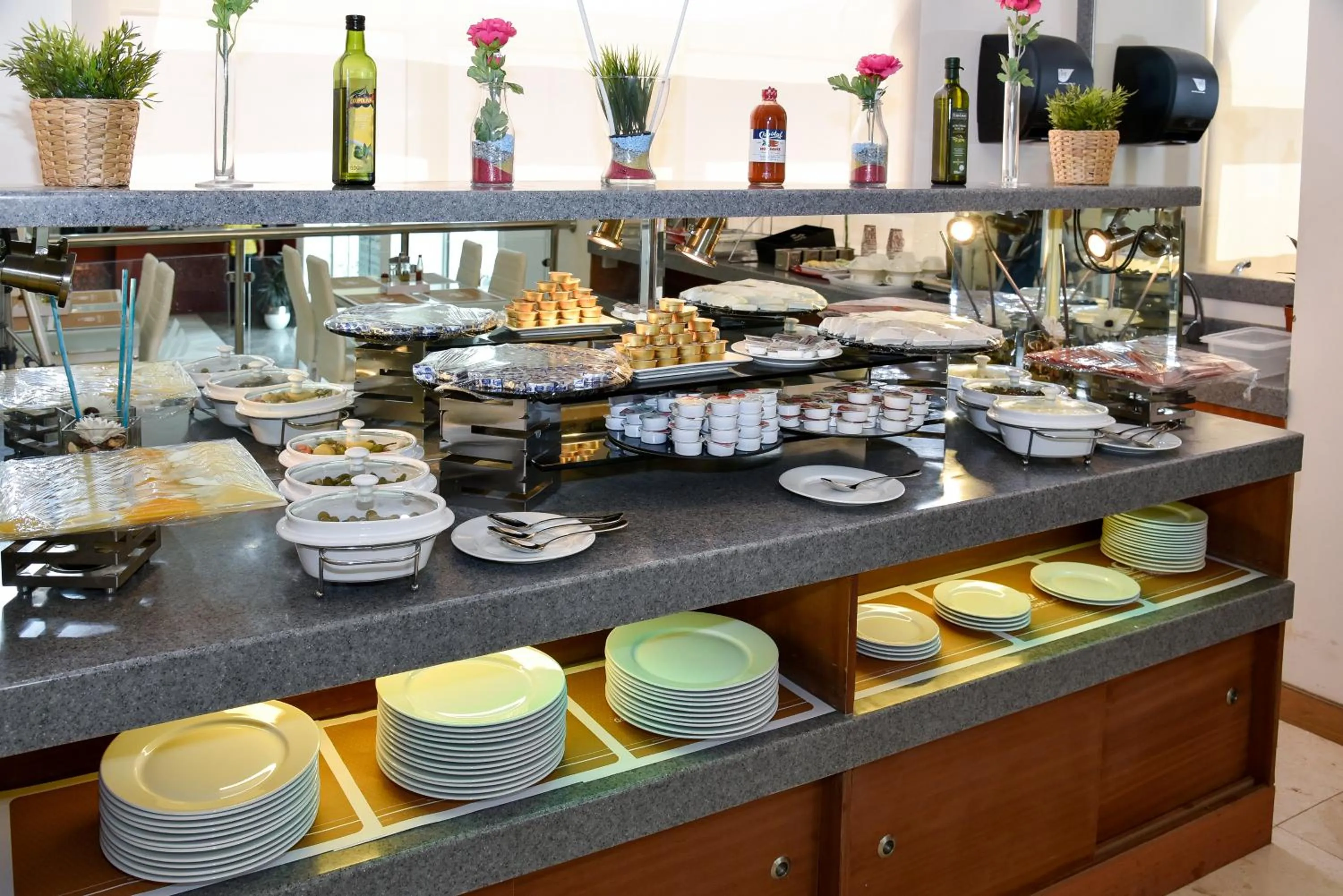 Restaurant/places to eat in Golden Dune Hotel AlFayhaa