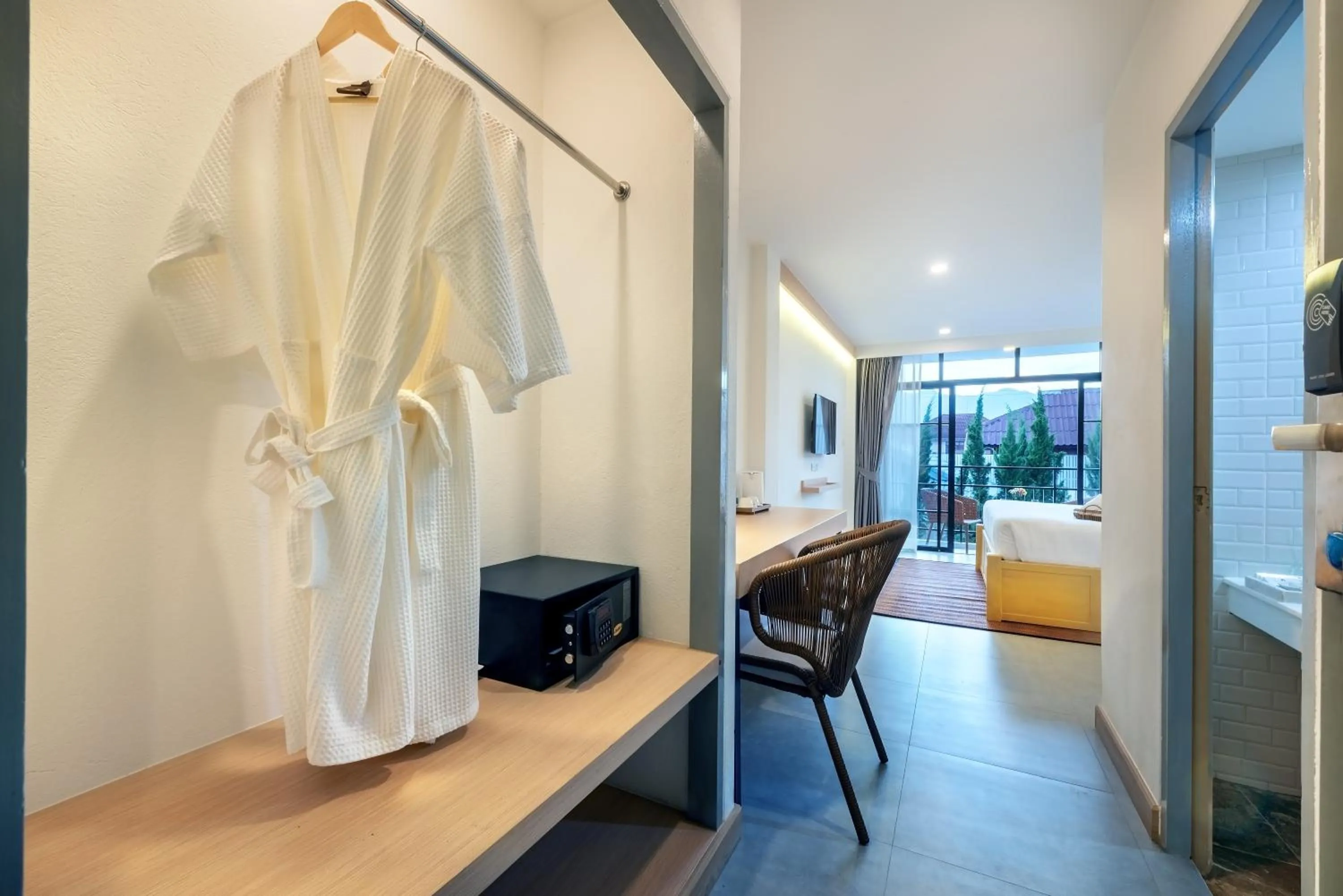 wardrobe in Ai Pai Hotel - 50m to Pai Walking Street & Night Market