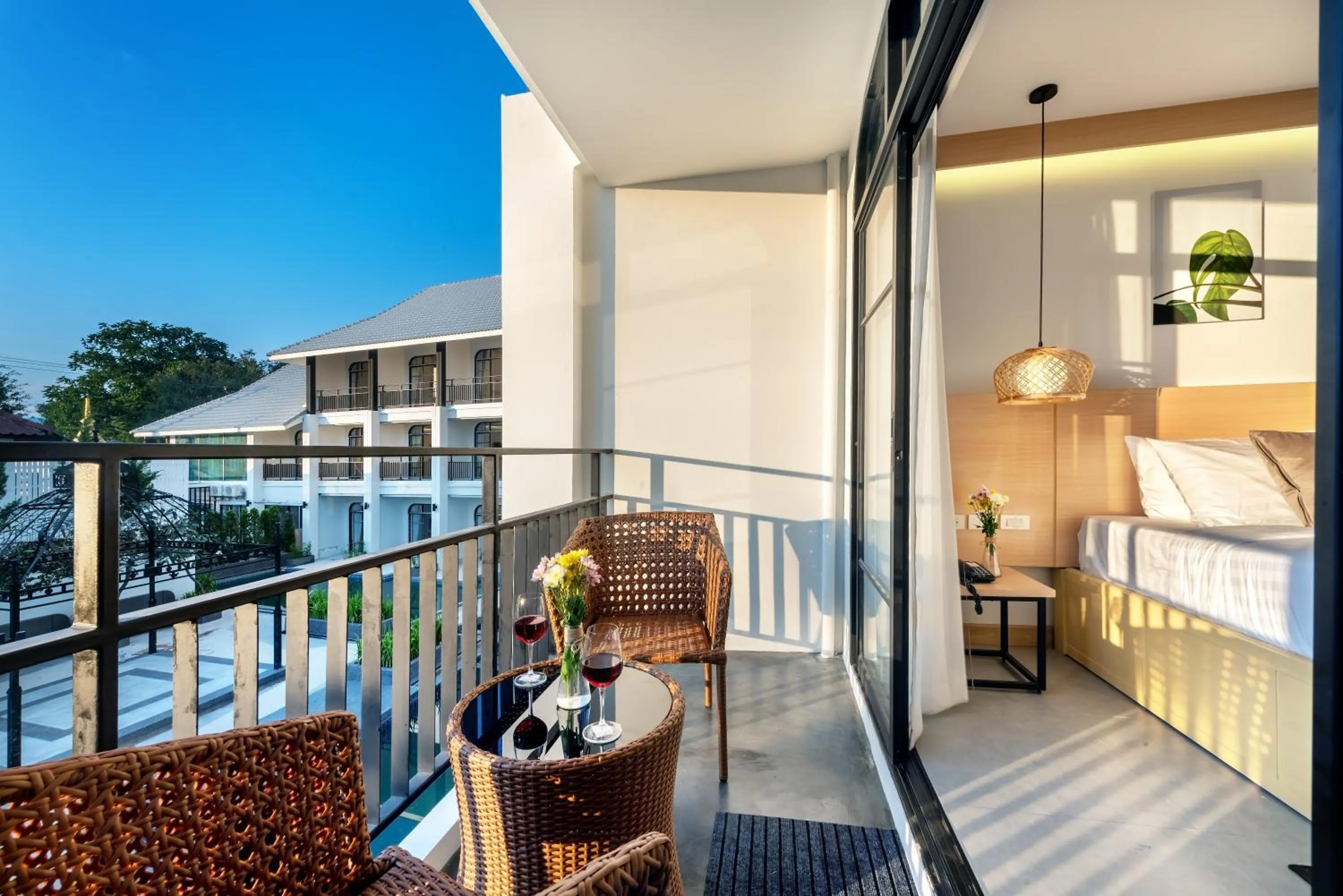 Patio in Ai Pai Hotel - 50m to Pai Walking Street & Night Market