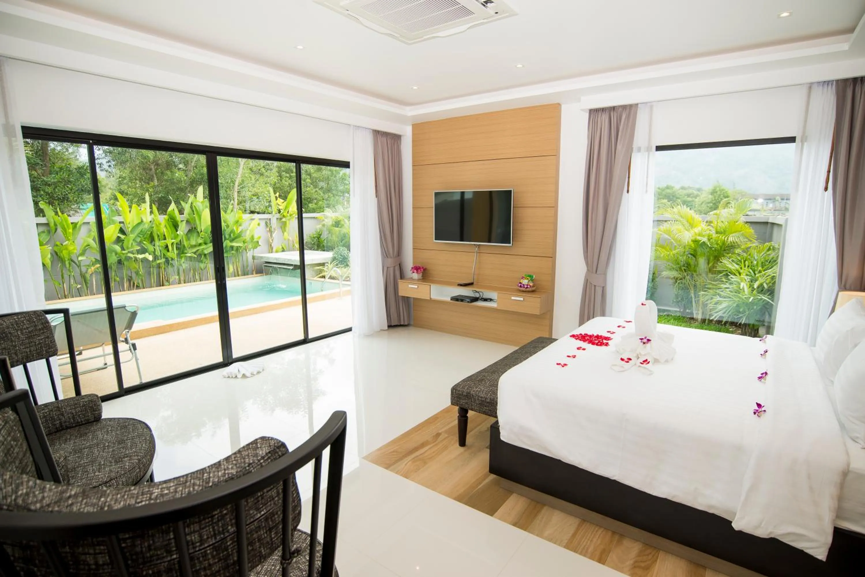TV and multimedia, Bed in Pumeria Resort Phuket - SHA Plus