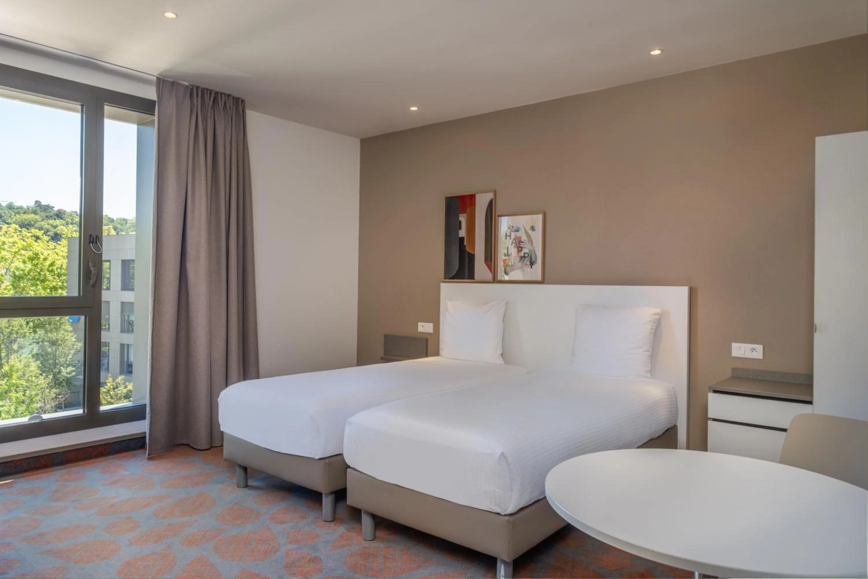 Bed in Spark by Hilton Lyon Park Saone