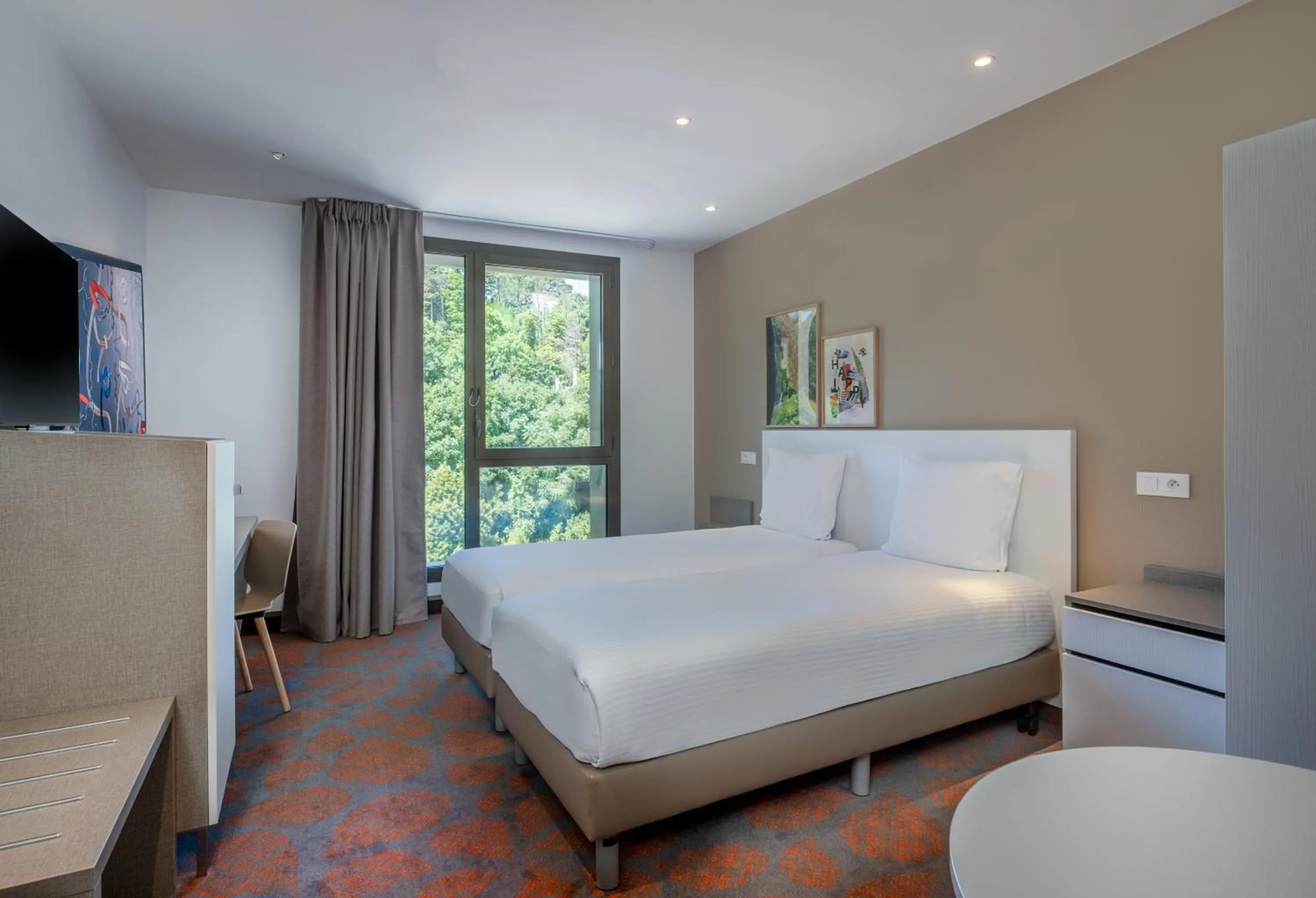 Bed in Spark by Hilton Lyon Park Saone