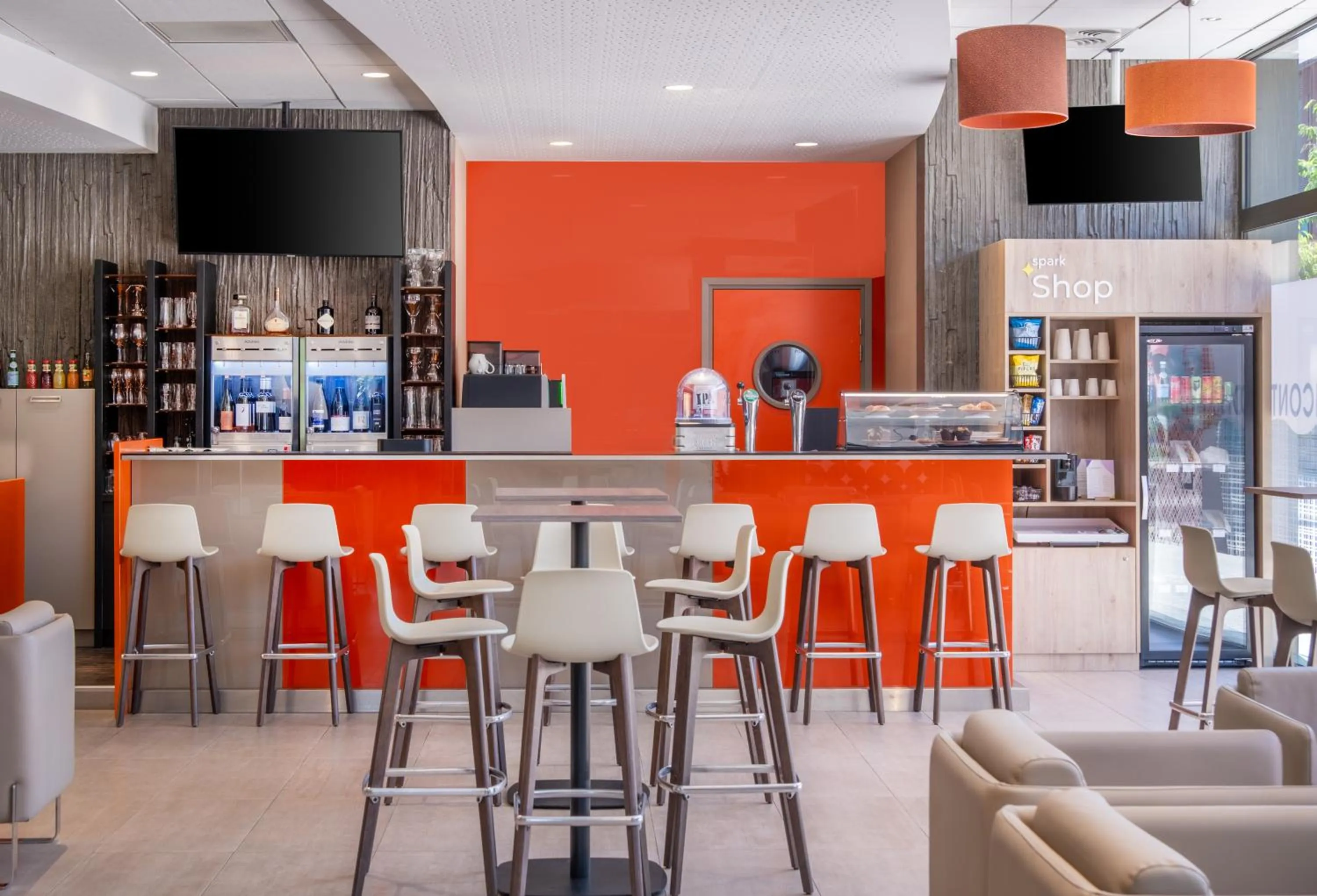 Lounge or bar in Spark by Hilton Lyon Park Saone