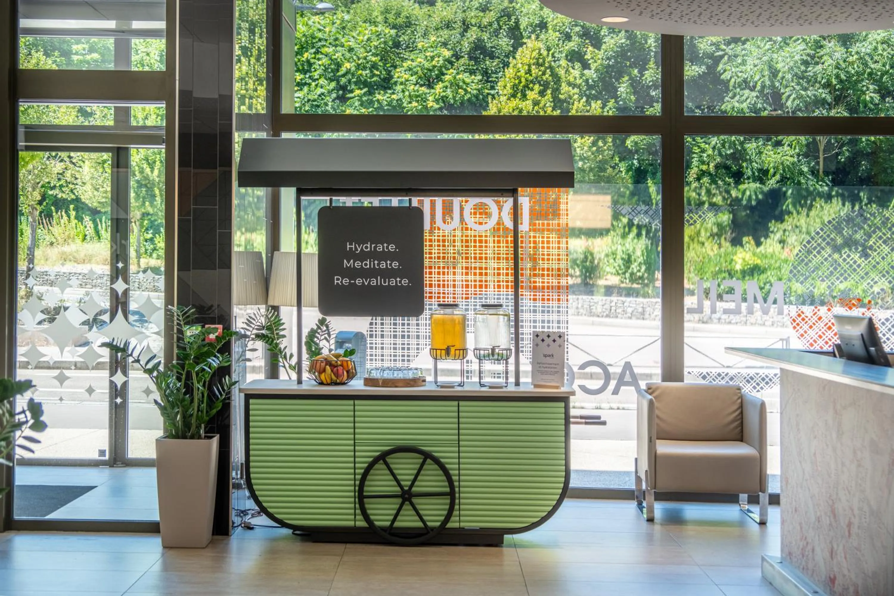 Drinks in Spark by Hilton Lyon Park Saone