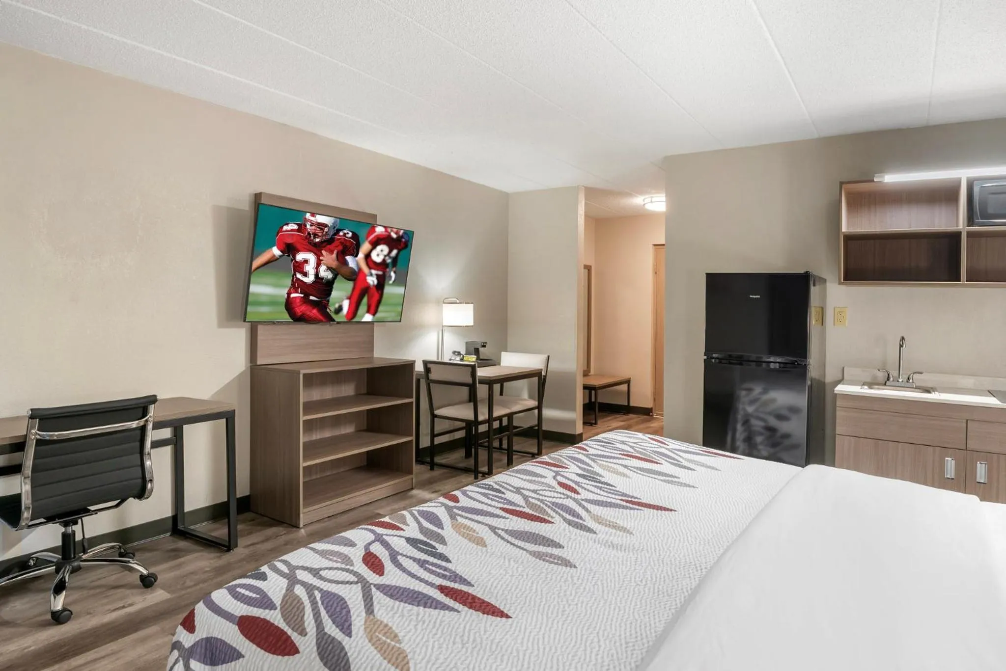 Kitchen or kitchenette, Bed in Red Roof Inn Doswell - Kings Dominion