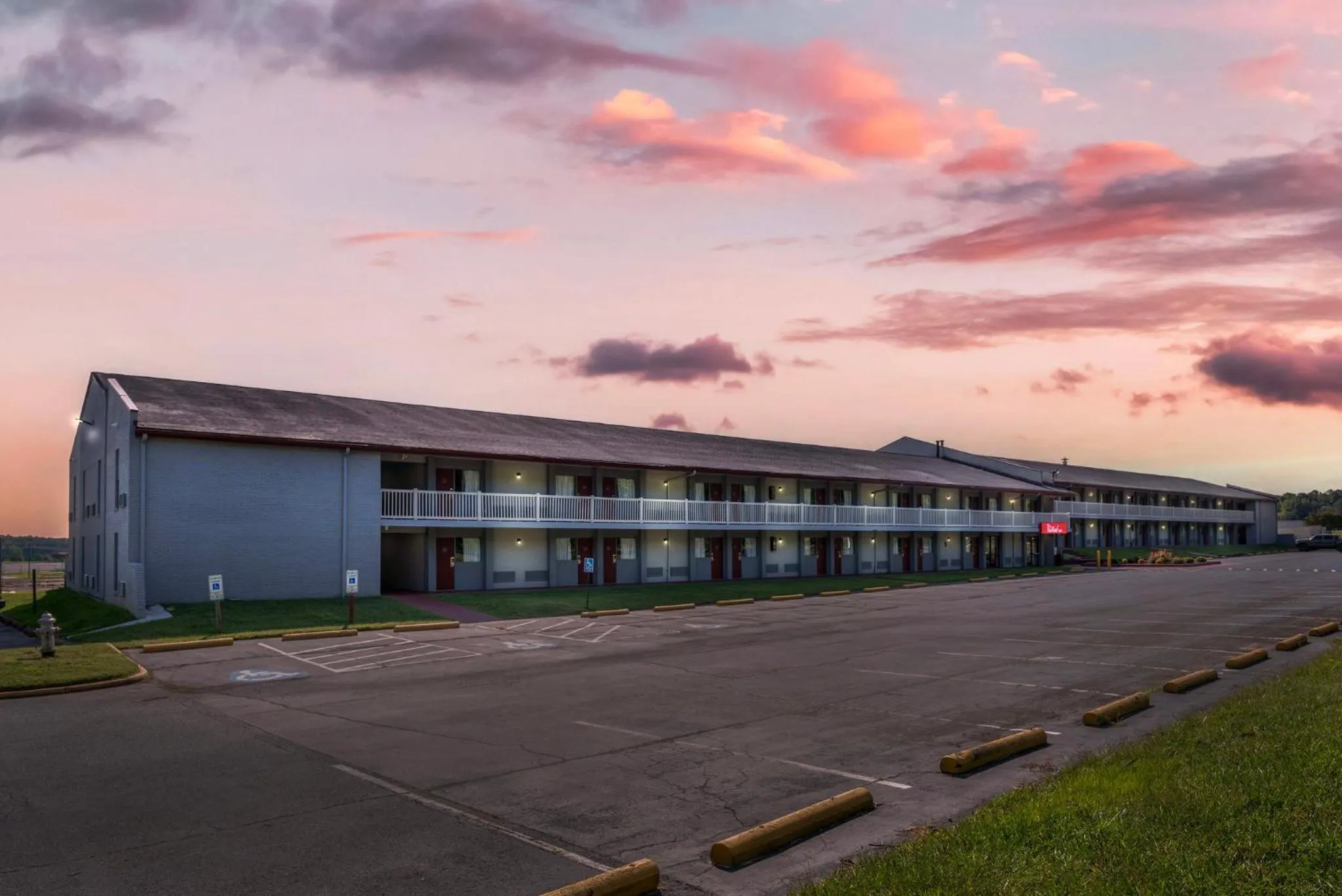 Property building in Red Roof Inn Doswell - Kings Dominion