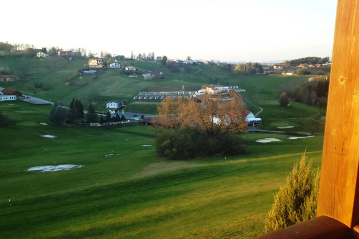 Garden view in Kunstcafe Rooms