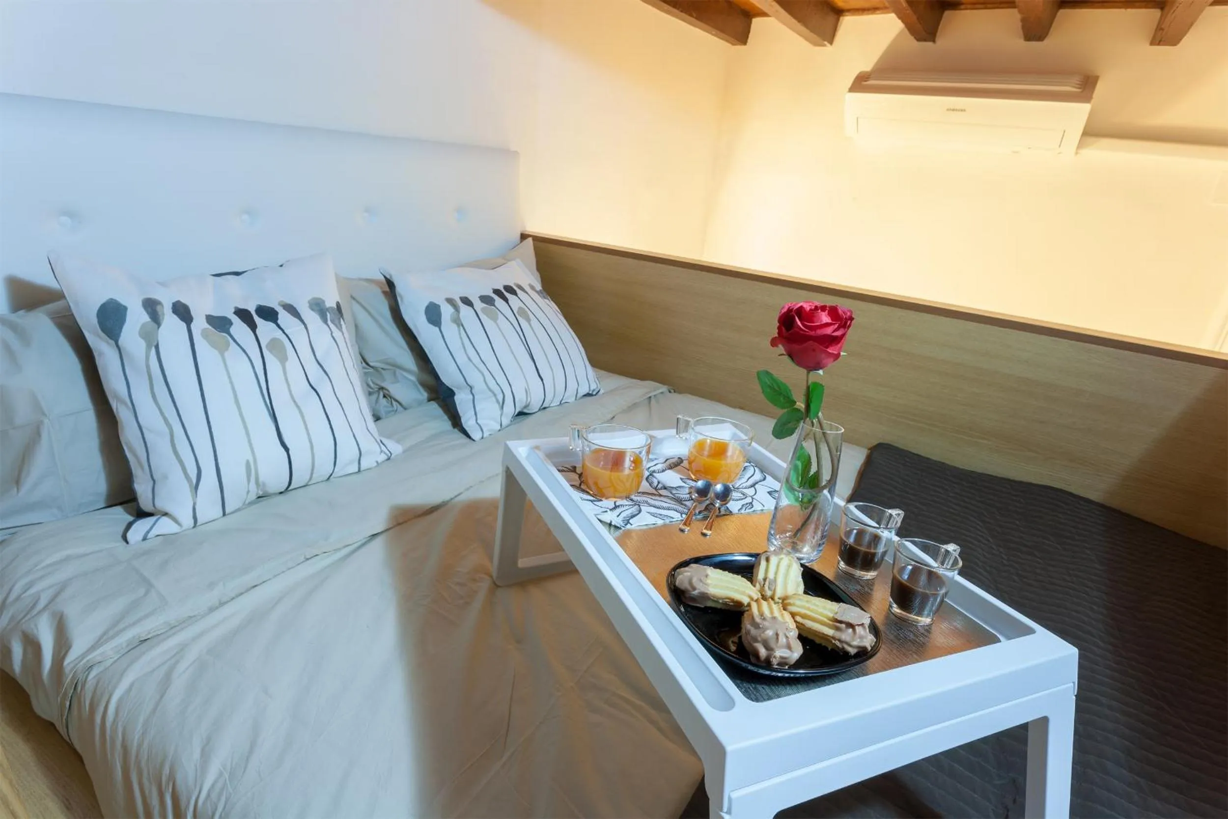 Bedroom, Bed in Aurora Suite